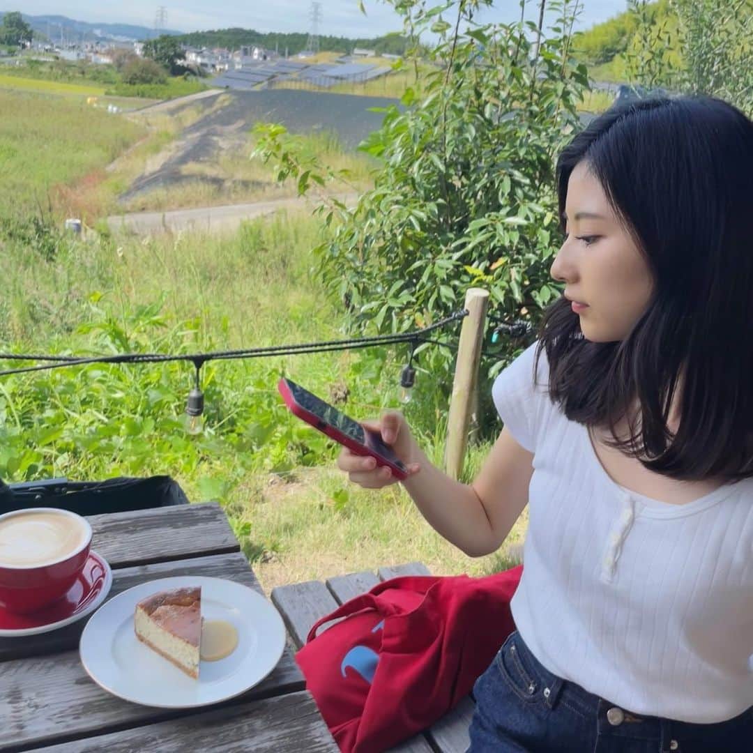 林萌々香のインスタグラム：「赤率が高かった日🍎  チーズケーキはゴルゴンゾーラでちょっと癖のある感じがめっちゃ美味しかった🍂」