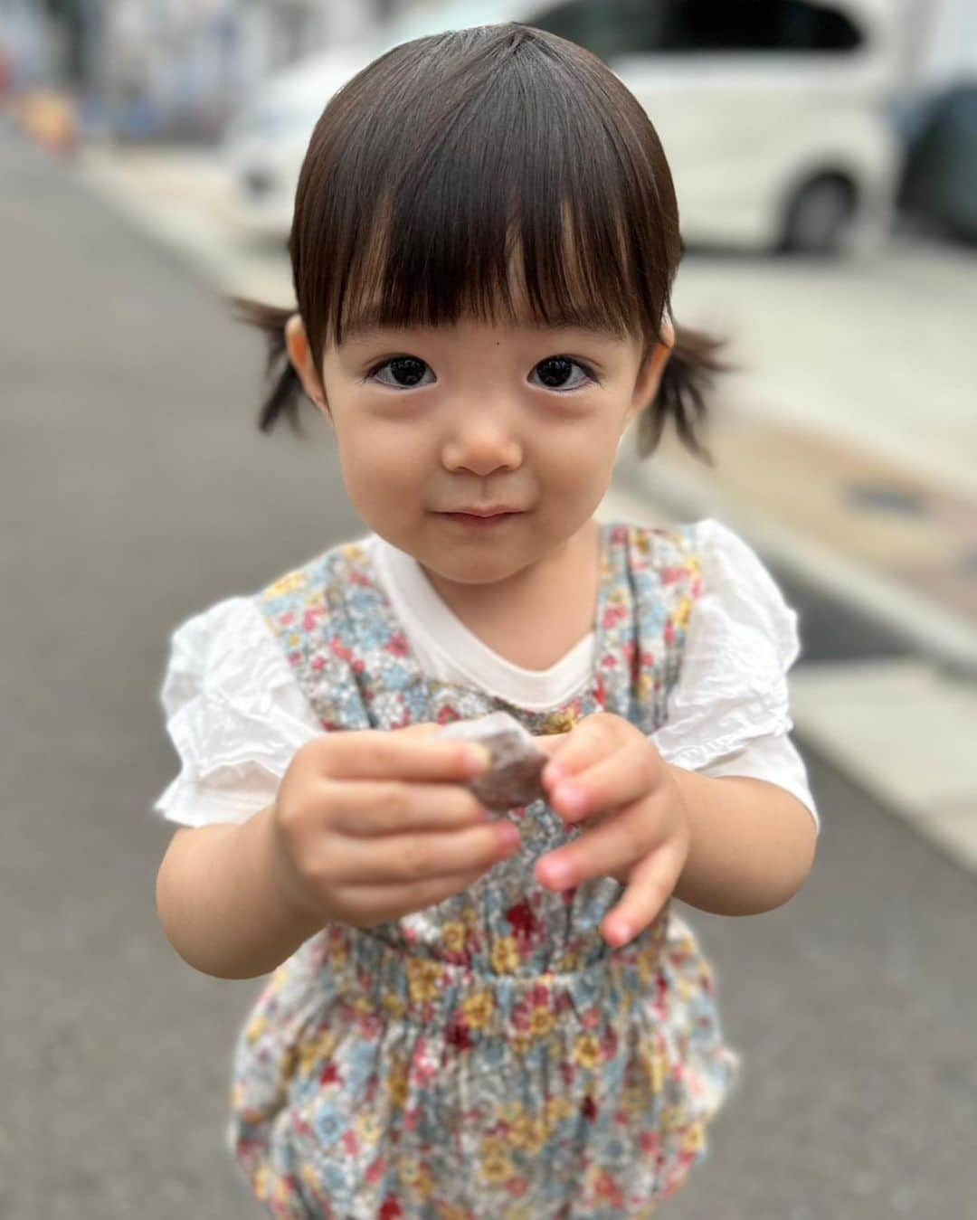 亜実さんのインスタグラム写真 - (亜実Instagram)「💐🎀💐🎀💐🎀  photo by Daddy🐻🩷 🧔‍♂️ @amimi_laogong   #1歳女の子 #女の子ママ #女の子ベビー #年子育児 #年子ママ #妊娠中 #妊婦生活 #男の子ママ」9月26日 21時17分 - amimi_taiwan