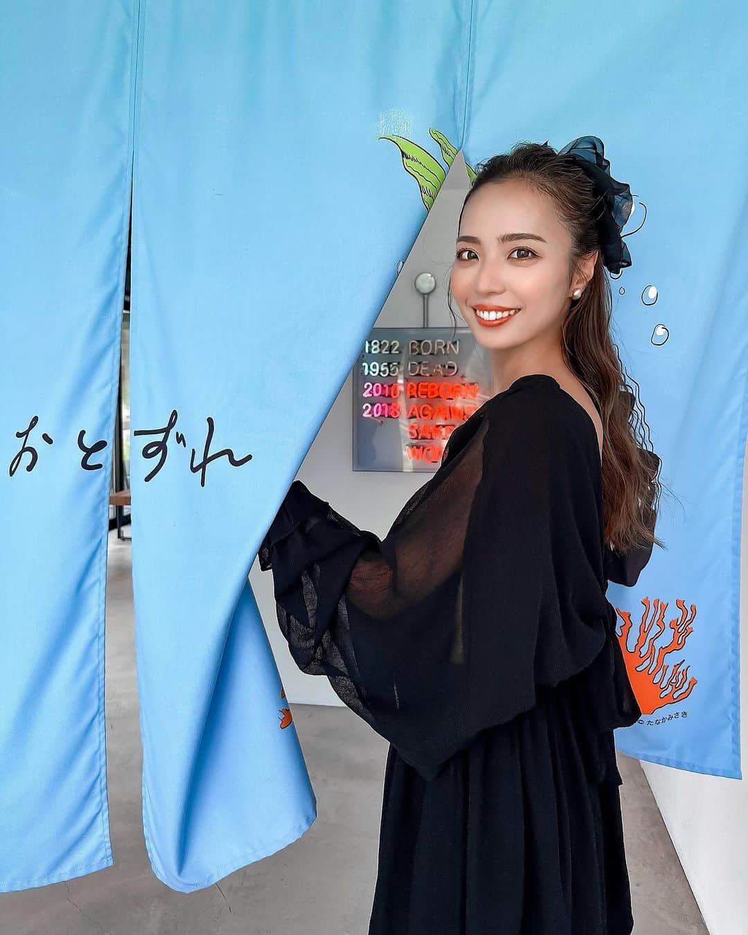 まおまおさんのインスタグラム写真 - (まおまおInstagram)「ꔛ 𝗢𝗵𝗺𝗶𝗻𝗲 𝗦𝗵𝘂𝘇𝗼𝘂 𝗖𝗮𝗳𝗲 ♥︎ ꔛ 〖山口県美祢市〗可愛いのれん🩵 大好きな大嶺酒造でカフェした休日☕️ 神戸から遊びに来てくれたお友達と一緒に👭  久しぶりに行ったら @nickjerkykobe の コラボ商品が置いてあってめっちゃビックリ！ 神戸と山口とのコラボ、嬉しすぎたぁ🥹🩵  𖣰 @ohminejp ・ 山口県美祢市秋芳町別府2582-2 ꕤ 10:00-17:00  ꔛ  one-piece : @acym_official ribbon : @shein_japan  🏷 #大嶺酒造 #ohmineshuzou #美祢市カフェ #美祢市 #山口県カフェ #山口県 #acym #shein購入品 #高身長コーデ  ꔛ」9月26日 21時19分 - _maomao2_