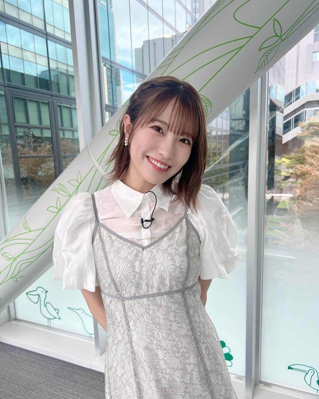 小嶋花梨のインスタグラム：「先週の #せやねん！ お衣装👗 ⁡ ⁡ この日の前後が、NMBライブだったのでヘアメイクにライブの余韻が出てました🫧笑 ⁡ ⁡ #MERCURYDUO #DIANA #ワンピース」