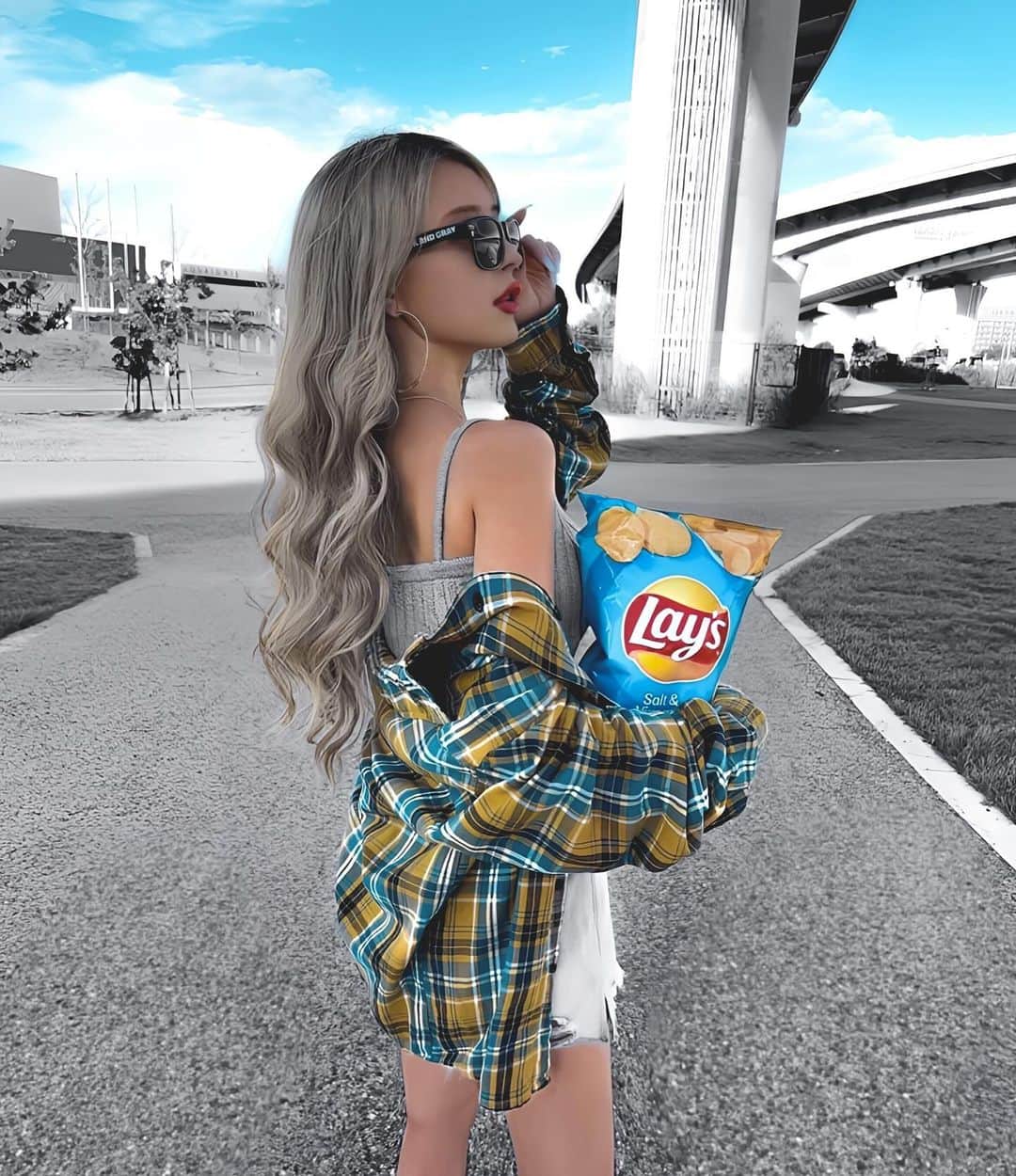 KASUMIのインスタグラム：「_ 𝘿𝘼𝙔 𝙊𝙁𝙁 𝙞𝙣 𝙩𝙝𝙚 𝙥𝙖𝙧𝙠💙🌈」