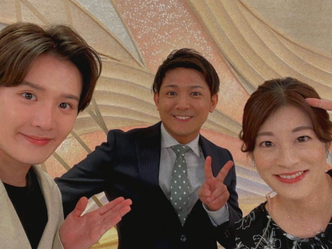 松山航大さんのインスタグラム写真 - (松山航大Instagram)「★ 今日は、「NBSみんなの信州」のキャスター担当🎤 . 同期の小宮山キャスター＆岸本気象予報士と一緒にお伝えしました！ . 明日はふるさとライブ担当です！ みんなの信州と合わせて、ぜひご覧ください😊 . #夕方 #ニュース #みんなの信州 #ヒンヤリ #天気 #気象予報士 #岸本慎太郎 #長野放送 #アナウンサー #小宮山瑞季 #松山航大」9月26日 21時21分 - kodai_matsuyama