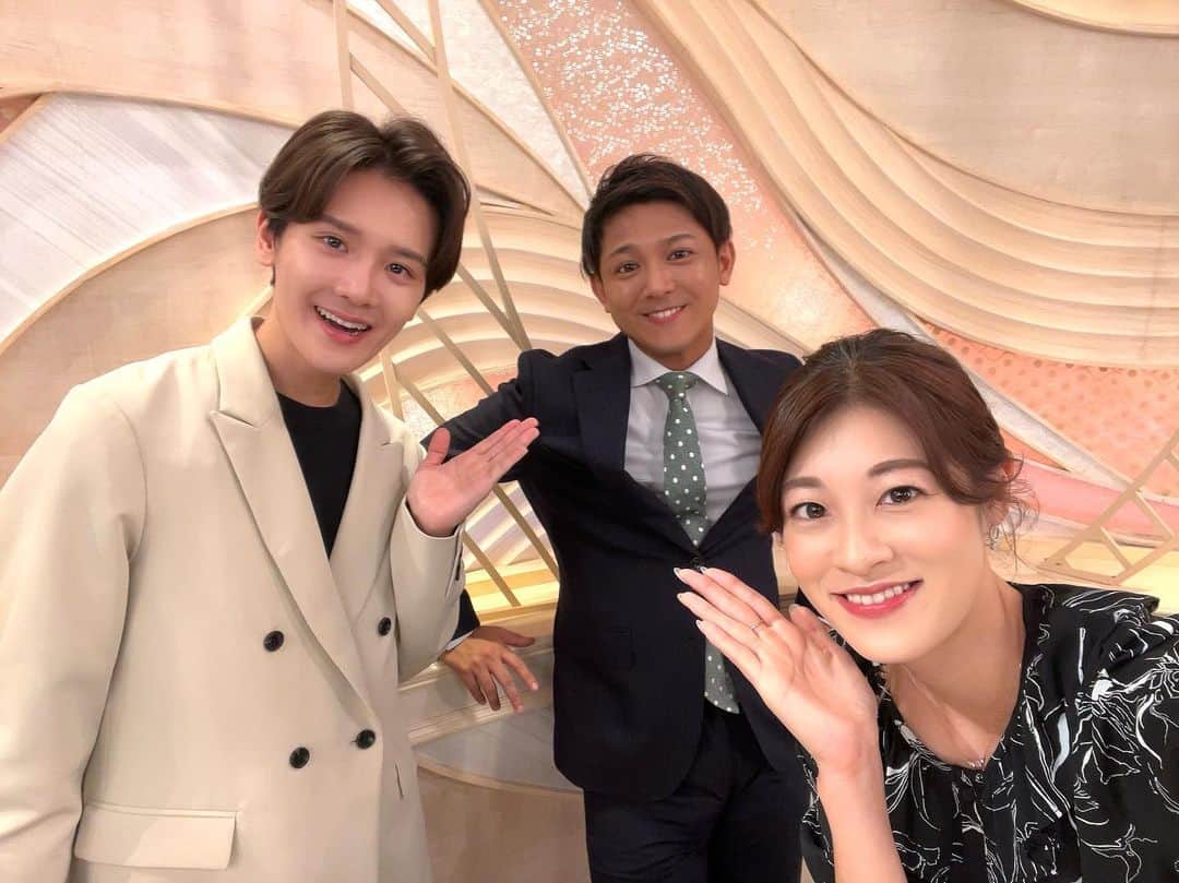松山航大さんのインスタグラム写真 - (松山航大Instagram)「★ 今日は、「NBSみんなの信州」のキャスター担当🎤 . 同期の小宮山キャスター＆岸本気象予報士と一緒にお伝えしました！ . 明日はふるさとライブ担当です！ みんなの信州と合わせて、ぜひご覧ください😊 . #夕方 #ニュース #みんなの信州 #ヒンヤリ #天気 #気象予報士 #岸本慎太郎 #長野放送 #アナウンサー #小宮山瑞季 #松山航大」9月26日 21時21分 - kodai_matsuyama