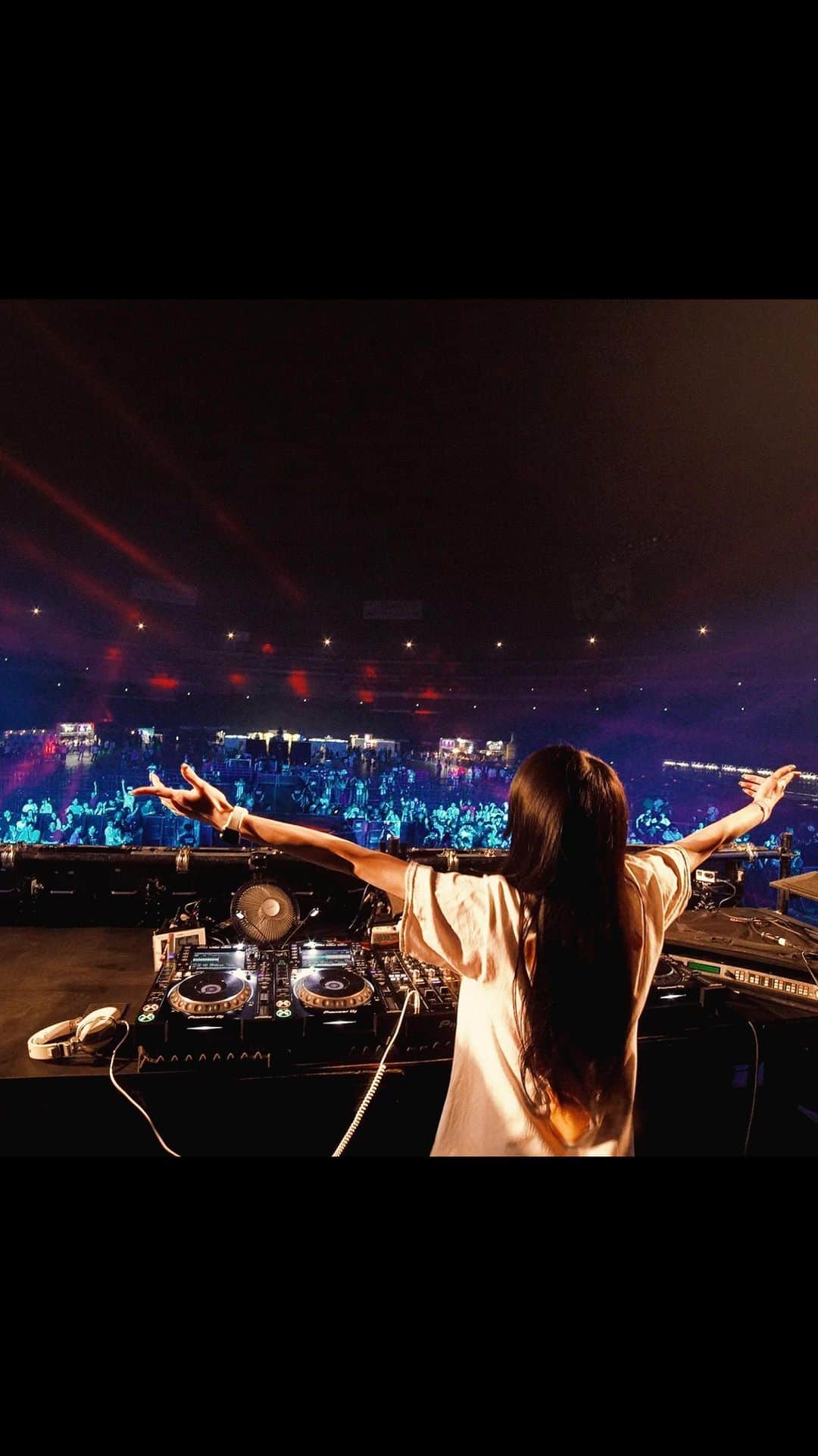 DJ NATSUMIのインスタグラム：「🎪Music Circus Fukuoka🎪  I auditioned to perform as a DJ in this festival and won first place in Japan🏆 Because It's being held in my hometown in the Fukuoka prefecture, I invited my parents for the first time🫶I miss this festival🥹  I want to perform in more festivals to come!!! Please support me as I continue to work hard and do my best in my activities!🦄  📷 @manabu.mizuguchi @rapperbeemedia @g.m.1982 VJ @vjdman   .」