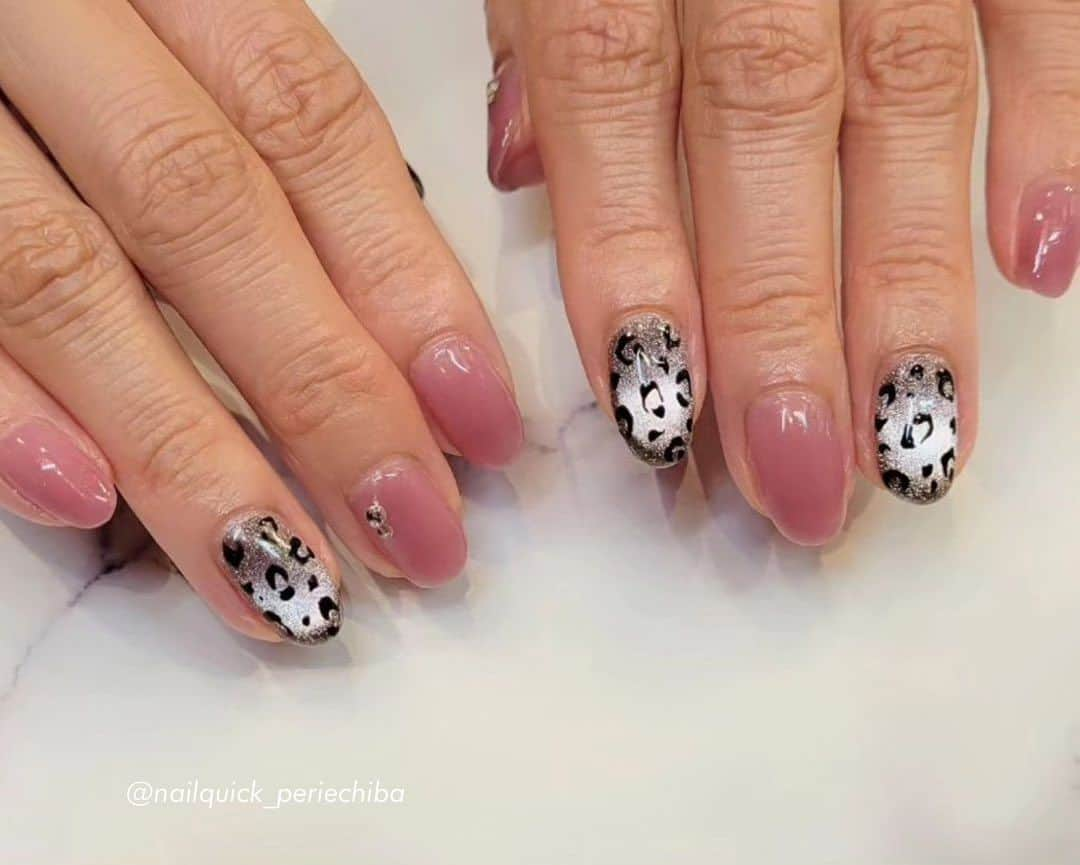 ネイルサロンならネイルクイックさんのインスタグラム写真 - (ネイルサロンならネイルクイックInstagram)「@nailquick_periechiba⁣ オアシスペリエ千葉店のパフェマグギャラクシー🪄🌌⁣ ⁣ ⁣ ✔️こちらのメニューをネット予約の際は⁣ ⁣ 【ハンド】ジェルコース＋フレンチなど⁣ お好みのアート両手4本以上(税込8800円＋アート代別)⁣ ⁣ ※こちらのコースにはお湯を使用したケアは含まれておりません。⁣ ⁣ お湯を使用した甘皮のお手入れをご希望の際は⁣ ▪︎ハンド追加ウォーターケア(1000円)⁣ をお選び下さい⁣ ⁣ ⁣ 【フット】ジェルワンカラーコース＋アート（税込10450円＋アート代別）⁣ ⁣ ⁡⁣ ❁.｡.:*:.｡.✽.｡.:*:.｡.✽.｡.:*:.｡.❁⁣ Nailquick oasis ペリエ千葉店⁣ 営業時間 ⁣ 月〜土　10:00-21:00⁣ 日祝　10:00-20:30⁣ ☎︎0434418110⁣ ❁.｡.:*:.｡.✽.｡.:*:.｡.✽.｡.:*:.｡.❁⁣ ⁡⁣ ⁡⁣ ⁣ ⋱⋰ ⋱⋰ ⋱⋰ ⋱⋰ ⋱⋰ ⋱⋰ ⋱⋰⁣ ⁣ デザインに使われているカラー、ストーン、パーツ等に関しましては、店舗によって在庫状況が異なります。⁣ 在庫切れの場合は、似ているカラー、ストーン、パーツをご案内させていただくことがございますので、あらかじめご了承ください。⁣ ⁣ ⋱⋰ ⋱⋰ ⋱⋰ ⋱⋰ ⋱⋰ ⋱⋰ ⋱⋰⁣ ⁣ ⁣ 🟫#ネイルサロン は @nailquick⁣ 🟪#ジェルネイル は @nailparfaitgel⁣ ⬜️#ハンドケア には @spanail_product⁣ ⁣ ⁣ ⁣ 🤚🏼✋🏼 #ネイルクイック⁣ ⁣ お爪の健康を考えたネイル専門店⁣ ケア、マニキュア、ジェルネイル、お客さまのご要望やお爪の状態を伺い、一人ひとりにあうメニューをご提供します。⁣ ⁣ ⋱⋰ ⋱⋰ ⋱⋰ ⋱⋰ ⋱⋰ ⋱⋰ ⋱⋰⁣ ⁣ ⁣ #パフェマグギャラクシー #マグネットネイル #ギャラクシーネイル #キラキラネイル #秋ネイル2023 #レオパードネイル #ヒョウ柄ネイル #流行りネイル #ネイルパフェジェル #ペリエ千葉 #千葉ネイルサロン」9月26日 21時29分 - nailquick