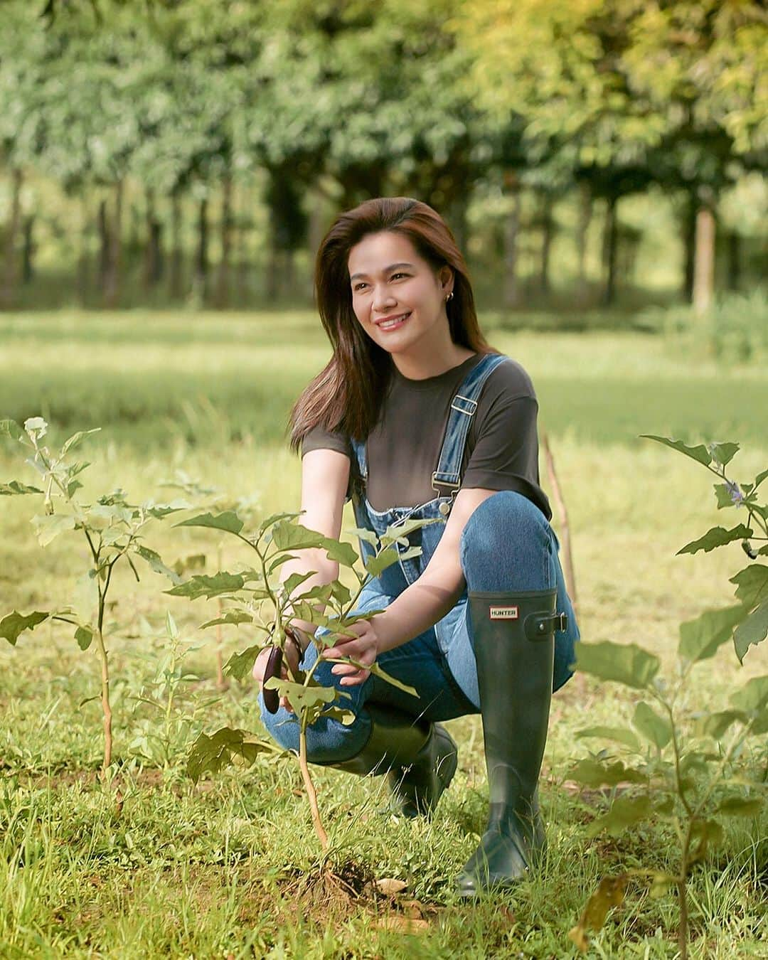 ベア・アロンゾのインスタグラム：「Planting the seeds for a BEAutiful future with @officialbpi 🌎💚 ​  ​ I value partners that empower me to invest in my financial wellbeing. 💪 Thanks to BPI Wealth, you can now invest in your future with just PHP1,000 through BPI Investment Funds!  Join the journey to #LiveYourBestLife with #BPIInvestmentFunds.​  ​ Visit bpiwealth.com to learn more. ​🌿」