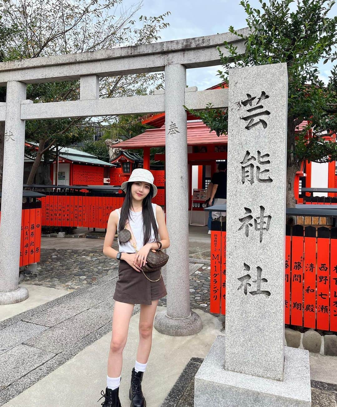 山邊未夢のインスタグラム：「⛩️  久しぶりに車折神社に行ってきました  いつも車だったから電車に乗って 行くのなんかどきどきしちゃった！！  女子流になる前から車折神社には家族で行ってて お願いをしては神様が力をくれて叶ってる本当にすごい神社！  「 東京女子流のブレイク 」を神様にお願いしてきました🪄  どうかどうか叶いますように... ⸝ 𖤐  #車折神社 #京都 #神社 #芸能神社 #神様 #kyoto #アイドル #日本」