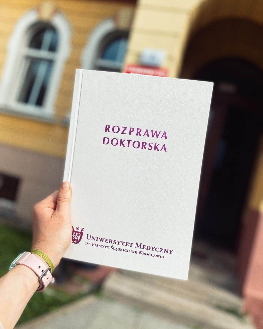 アガタ・フォルカシェブイチさんのインスタグラム写真 - (アガタ・フォルカシェブイチInstagram)「Rozprawa doktorska złożona ✅ Było bardzo ciężko, ale wreszcie!  🔜 Aguś, dr n. med. 👩🏼‍⚕️  #phd #doktorat #rozprawadoktorska #lekarz #doktor」9月26日 21時34分 - agataforkasiewicz