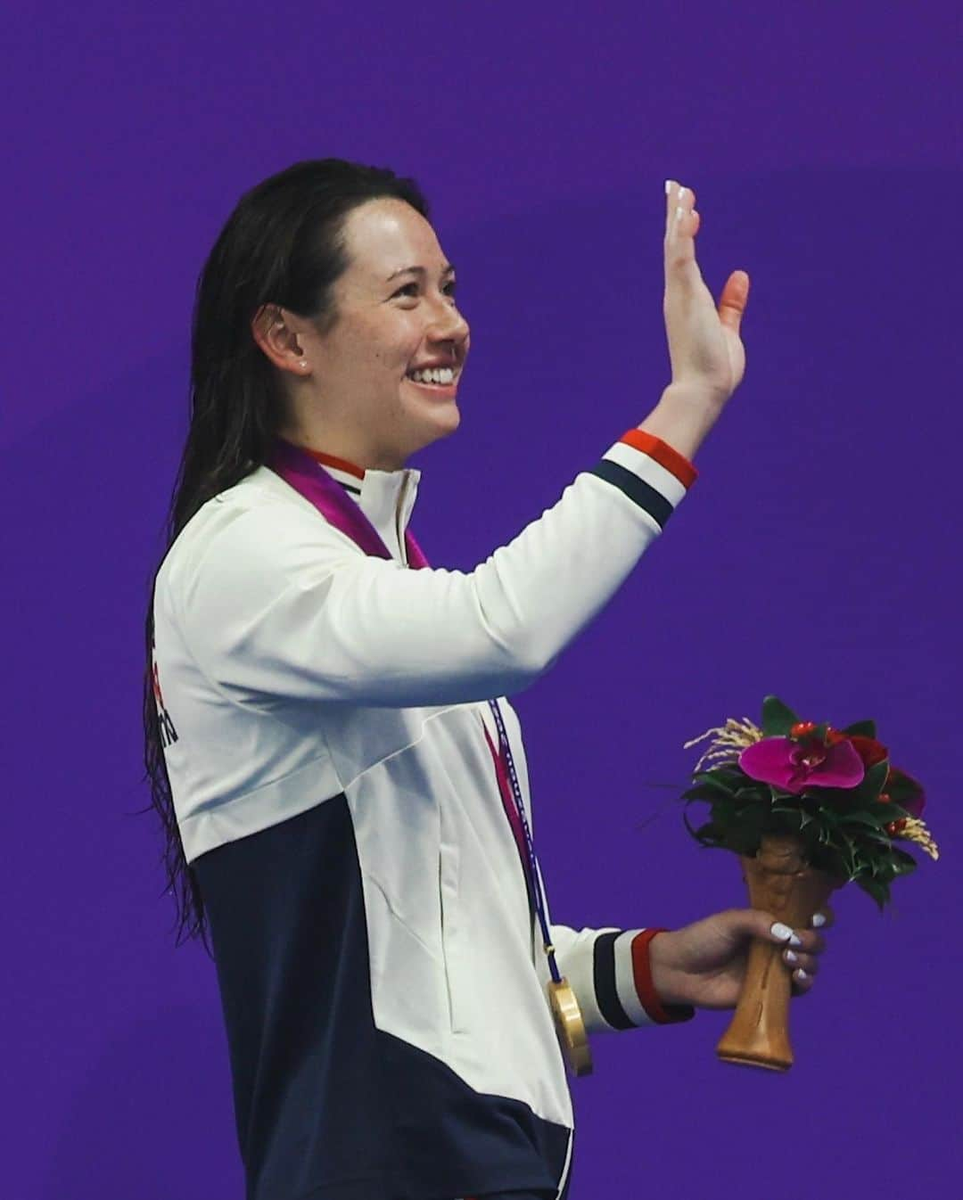 シボーン・バーナデット・ホーヒーのインスタグラム：「What an honour to win Hong Kong swim team’s first ever gold medal at Asian Games! To be able to do that again tonight in the 100 free with an Asian Record is another special moment for me 🥹 Extremely grateful for all the support I’ve received in the past few days 🩷 It means the world to me 🫶🏻 3 days down, 3 more days to go 👻  📸 @nichoyyk @01sports」