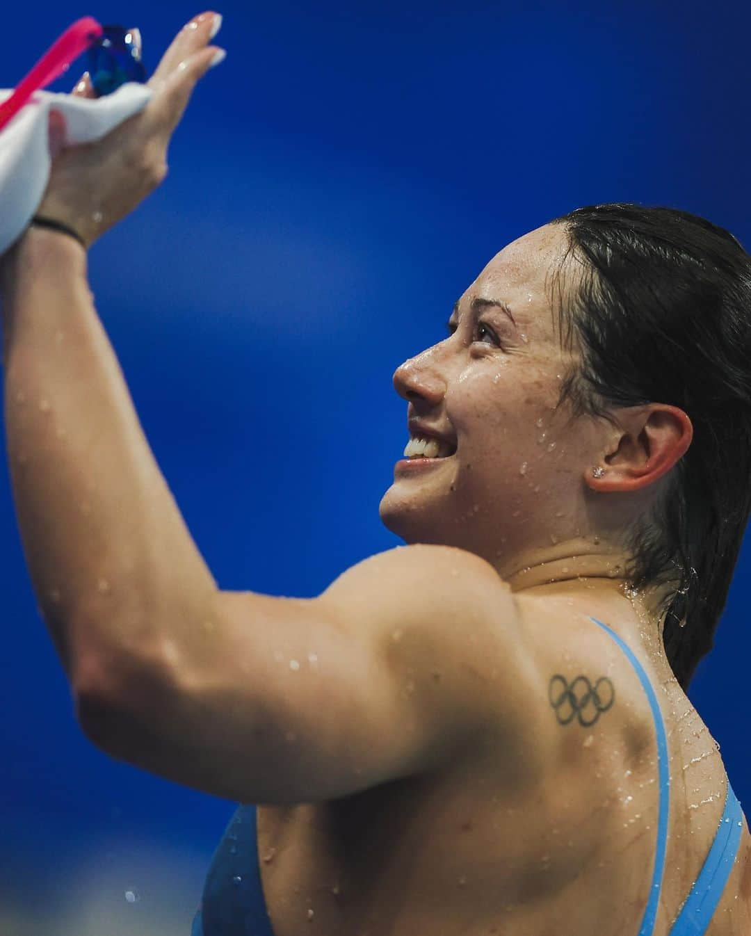 シボーン・バーナデット・ホーヒーさんのインスタグラム写真 - (シボーン・バーナデット・ホーヒーInstagram)「What an honour to win Hong Kong swim team’s first ever gold medal at Asian Games! To be able to do that again tonight in the 100 free with an Asian Record is another special moment for me 🥹 Extremely grateful for all the support I’ve received in the past few days 🩷 It means the world to me 🫶🏻 3 days down, 3 more days to go 👻  📸 @nichoyyk @01sports」9月26日 21時41分 - siobhanhaughey01