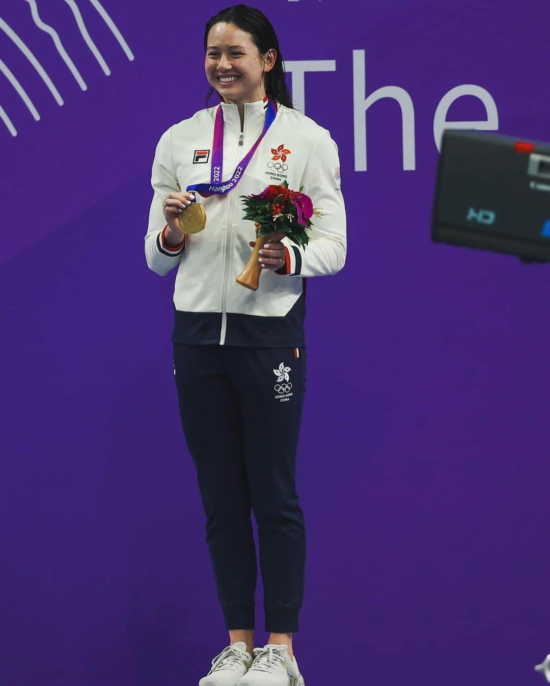 シボーン・バーナデット・ホーヒーさんのインスタグラム写真 - (シボーン・バーナデット・ホーヒーInstagram)「What an honour to win Hong Kong swim team’s first ever gold medal at Asian Games! To be able to do that again tonight in the 100 free with an Asian Record is another special moment for me 🥹 Extremely grateful for all the support I’ve received in the past few days 🩷 It means the world to me 🫶🏻 3 days down, 3 more days to go 👻  📸 @nichoyyk @01sports」9月26日 21時41分 - siobhanhaughey01