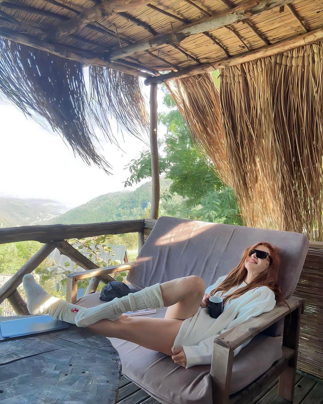 Mine Tugayのインスタグラム：「Biraz kafa dinlemeyelim mi?🙏🏻🌿😊🧿」