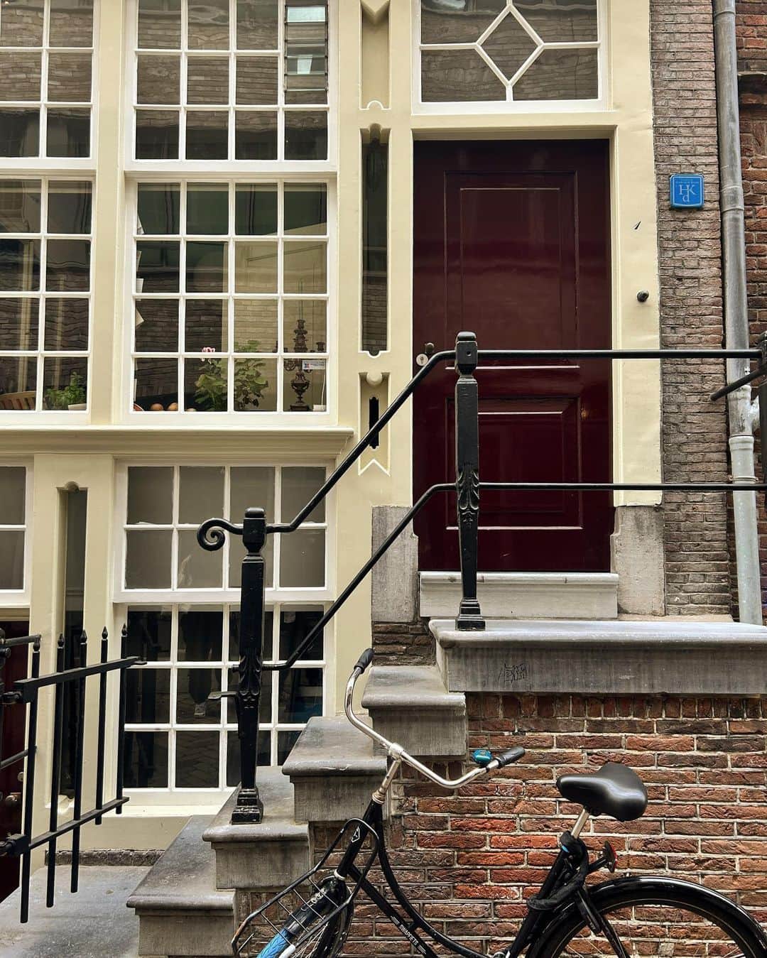 サクラ・キルシュのインスタグラム：「amsterdam dump」