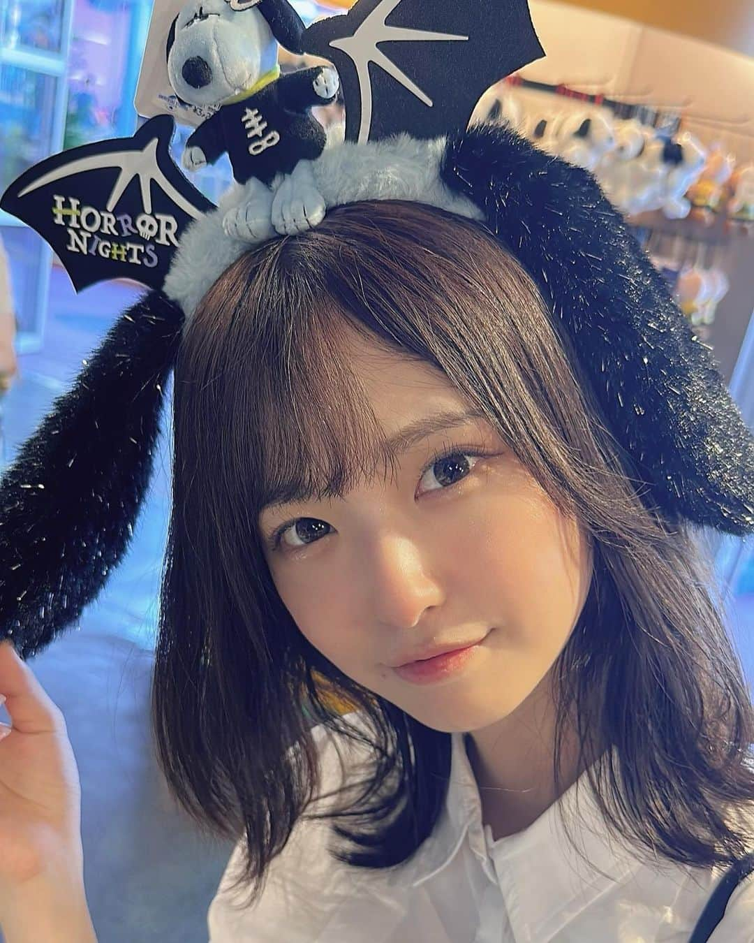 谷口彩菜さんのインスタグラム写真 - (谷口彩菜Instagram)「撮影あったので前乗りしてユニバ🌏 . ハロウィンカチューシャわるわるスヌーピーでかわいい👿♡ ホラーナイトのadoちゃんの曲とっても好き〜！ . ベストな調子が続かずな毎日で陽が出てる時間ほぼ座ってたけどいるだけで楽しかったもう行きたい🙂♡ ほんと座ってる写真ばっかり🤣🤣 . . #ユニバ　#usj #ユニバーサルスタジオジャパン #ホラーナイト #大阪　#大阪観光 #スヌーピー #スヌーピーカチューシャ #japan #osaka #halloween #horrornights #japanesegirl #snoopy」9月26日 21時52分 - taniguchi_ayana