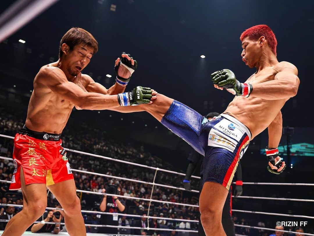 RIZIN FF OFFICIALのインスタグラム：「#RIZIN44 Match.3 "𝐏𝐚𝐧𝐜𝐫𝐚𝐬𝐞 𝐂𝐡𝐚𝐦𝐩𝐢𝐨𝐧'𝐬 𝐅𝐥𝐨𝐰 𝐒𝐭𝐚𝐭𝐞" ---------------- @mmataichi defeats @ryookada14 by Unanimous Decision.  #rizin #rizinff #mma #fighter」