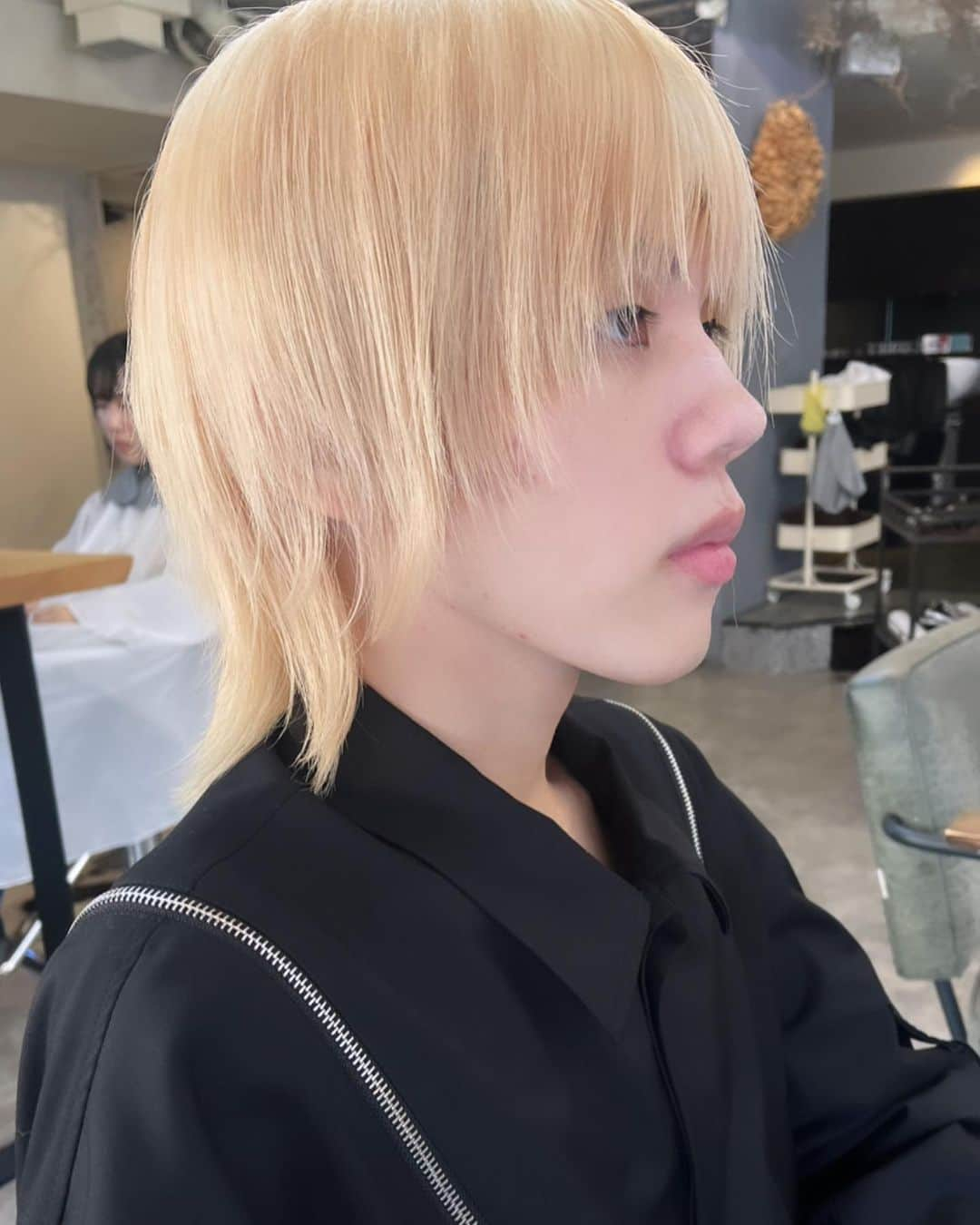 nico... DAISUKEのインスタグラム：「透明感color➕cut➕treatment ¥13750〜¥17050 double color¥14300〜¥23100 hair set¥4840 shampoo cut ¥3960  hair studio nico... Tel📞011-205-0595  札幌大通駅から徒歩🚶‍♂️5分以内 狸小路5丁目と6丁目の間  ピボォの隣Family Martを右に曲がり ２つ目の信号の角の三雄ビル8Ｆ  ＃スタイルチェンジ #髪質改善 ＃白髪染め ＃白髪ぼかし #札幌美容室 #大通り美容室 #ショートヘア #札幌カラー #札幌ブリーチ #韓国風 #インナーカラー #札幌ヘアアレンジ #札幌ヘアセット #札幌髪質改善 #札幌髪質改善トリートメント #札幌美容室 #札幌ショート  #ショートカット #髪質改善トリートメント ＃酸性ストレート #hair #髪質改善 #wolf cut #ウルフカット #ブリーチ #ウルフカット  #美容学生と繋がりたい  #balayage #北海道理容美容専門学校  #美容学生」