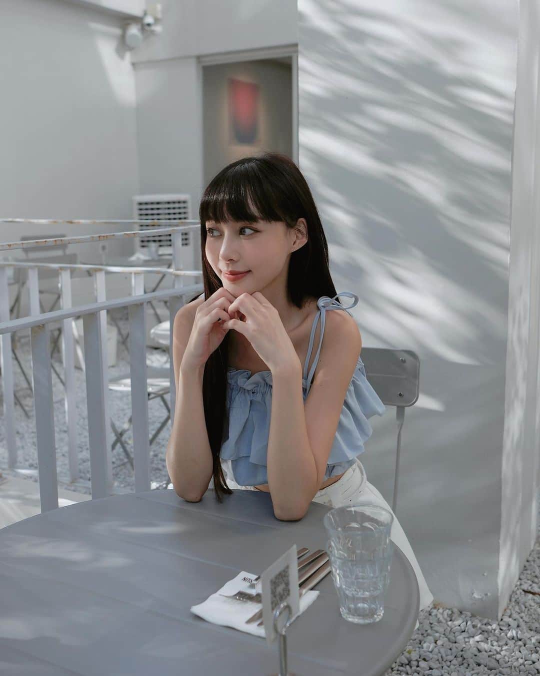 チン・ハクシンのインスタグラム：「我的夏天還沒過完🌻  上衣/ @chinnn.tw」