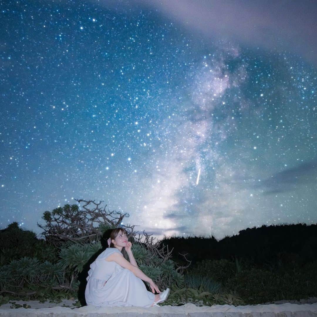 上原亜衣さんのインスタグラム写真 - (上原亜衣Instagram)「宮古島の星って ほんとに綺麗で でも写真では中々撮れなくて それを @noripos  さんが 実現してくれて みんなで📷⭐️  これ合成じゃないの ほんと凄い✨✨  #星空フォト」9月26日 13時36分 - ai_uehara_ex