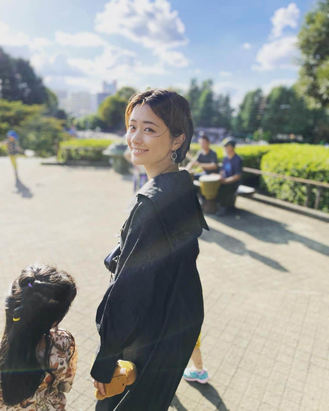 安枝瞳さんのインスタグラム写真 - (安枝瞳Instagram)「. 一緒に散歩する🥺？ #こうえん」9月26日 13時33分 - hitomiyasueda