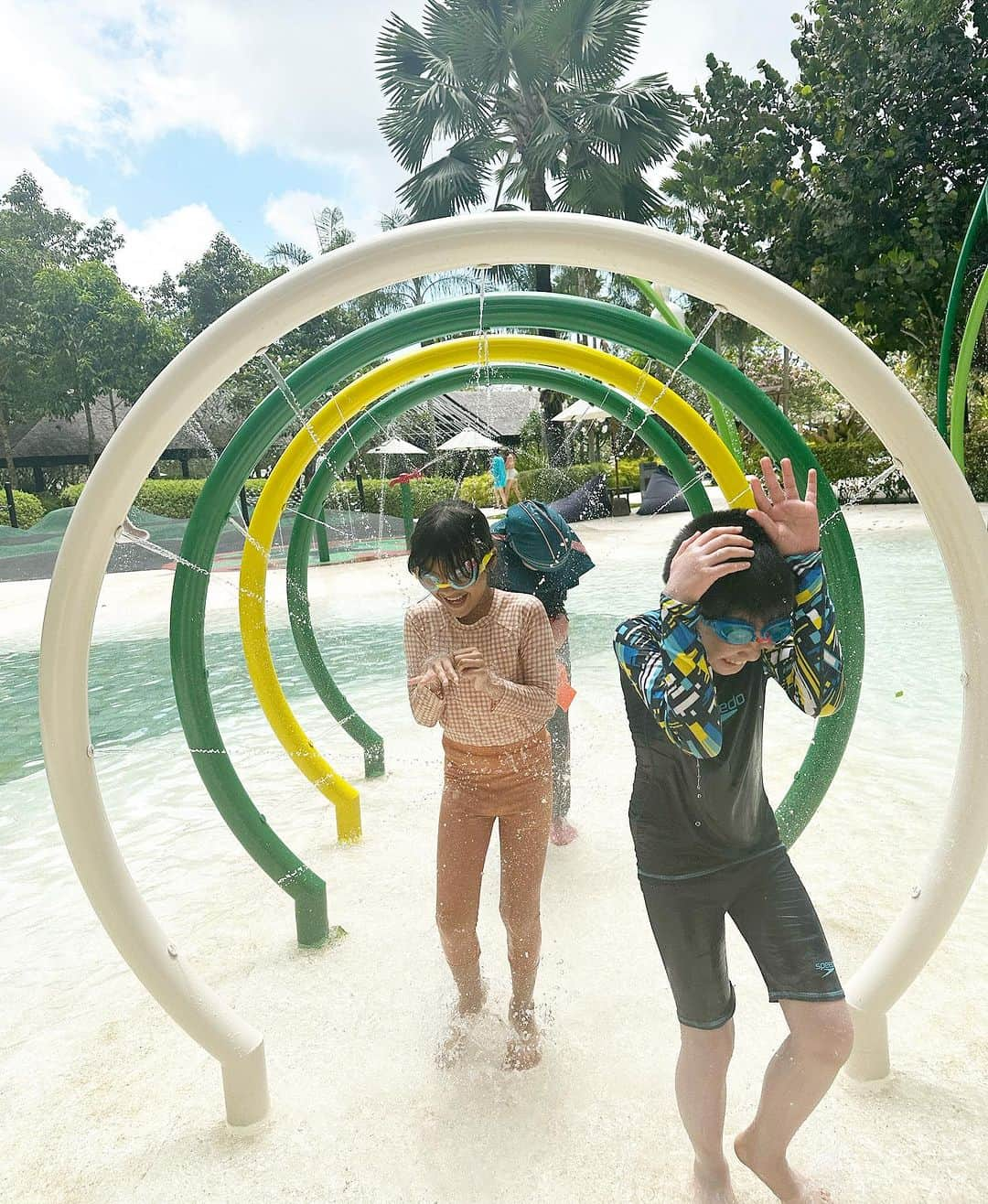 Shireen Sungkarさんのインスタグラム写真 - (Shireen SungkarInstagram)「Staycation di hotel kids friendly @movenpickbali  Tiap sudut ig friendly 😂  Kids club nya besar  Mainannya banyak Poolnya luas dan banyak mainan anak anaknya  Anak anak super betah 🥹🤍 MasyaaAllah tabarakAllah」9月26日 13時33分 - shireensungkar