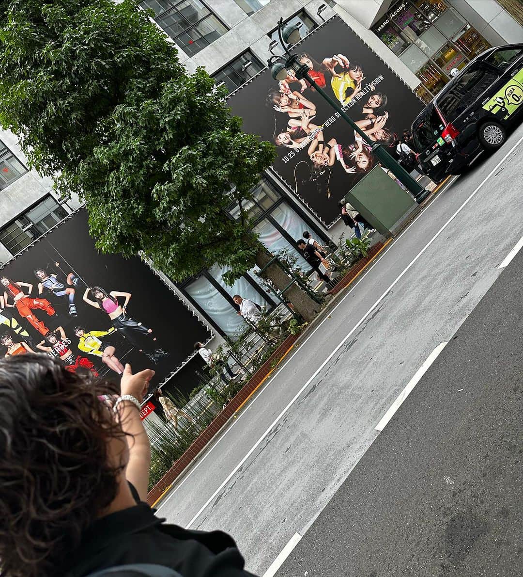 佐野俊輔のインスタグラム：「ウチの小さい頃からがんばってきた、櫛谷野々花がななんと！！  📖雑誌ローリングストーン 9/25発売 😆「GIRLS HERO」が渋谷をジャック  #渋谷TSUTAYA 1Fエリア #渋谷PARCO横  に巨大看板が😉  櫛谷野々花が大きくカッコよく載って居ます！！！  是非、渋谷でパチリ📷してください！  #PARCO #ガルヒロ #櫛谷野々花 #GIRLSHERO」