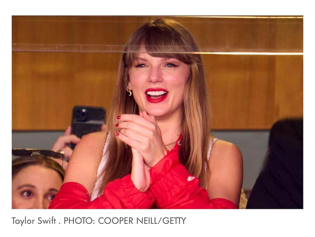 ヘザー・マクドナルドさんのインスタグラム写真 - (ヘザー・マクドナルドInstagram)「New #juicyscoop up Tuesday  Taylor and Travis Kelce, Kanye Sued and Hollywood Blackballing with Brad Wollack   Taylor Swift went to Travis Kelce Game! Bethenny Frankel is being accused of a real estate no no. RHONJ had a brawl which is being investigated  and RHSLC had a social media fight. Then  the funny redhead from Chelsea Lately is here! Comedian Brad Wollack joins me to chat about the time Russell Brand tried to pull an unfunny prank on our show. Why did Drew Barrymore get more hate than Bill Maher for originally choosing to go forward with her show? Stand-up comic Hasan Minhaj is getting heat for passing off his material as truth. Britney doesn’t love the Tik Tok trend where parents prank their children by cracking eggs over their heads. Julie Chen found God and wrote a book. Did Jennifer Garner call the paparazzi on herself? Enjoy! @bradwollack #taylorswift #traviskelce #juicyscoop #comedy #drewbarrymore #billmaher #hollywood #russellbrand #britneyspears #eggprank」9月26日 13時38分 - heathermcdonald