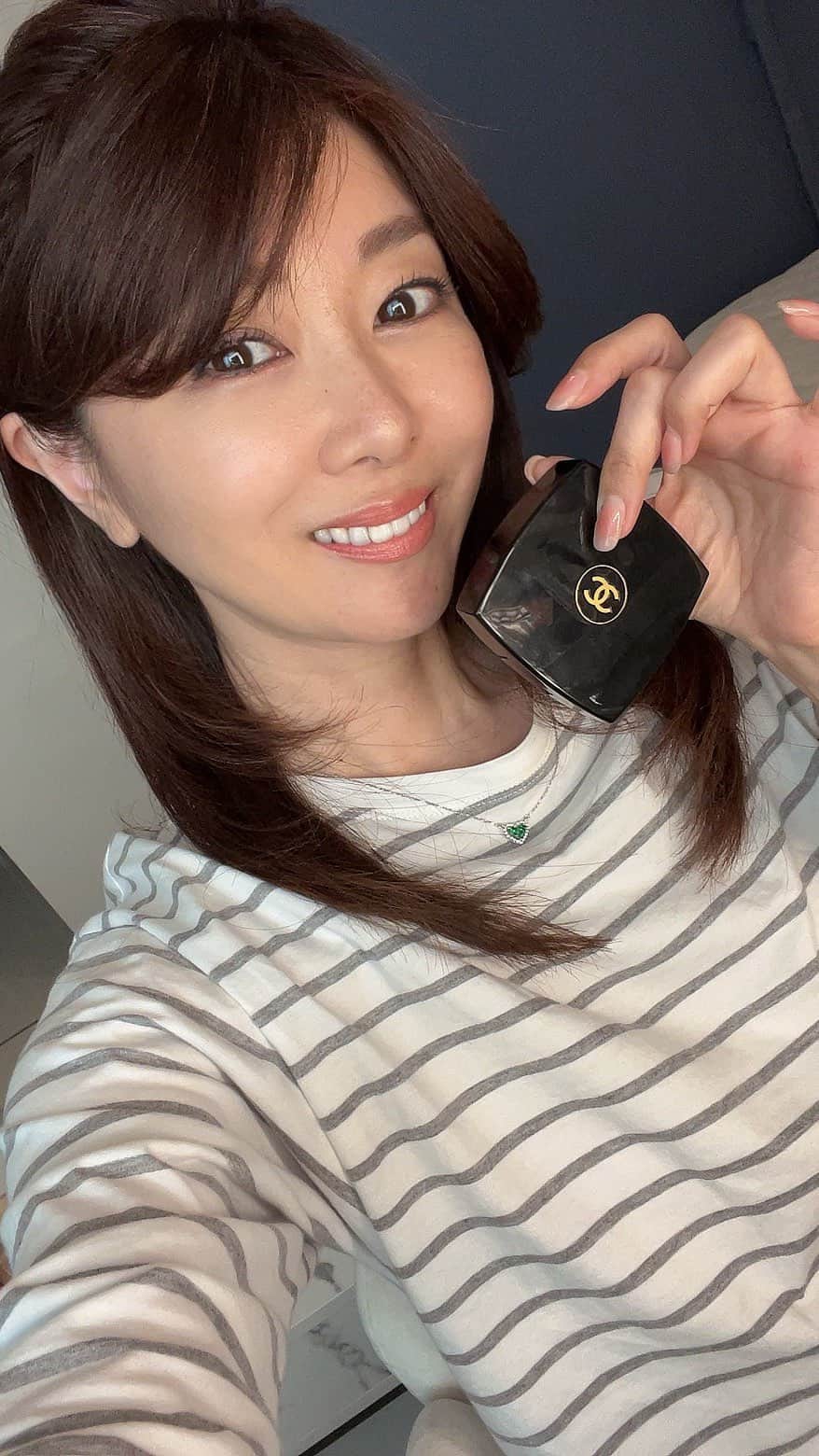 のインスタグラム：「このあと14時から矢部美穂チャンネルで生配信しますので遊びに来てください♡購入したお洋服やコスメなどご紹介しますね✨  #矢部美穂チャンネル #40代コーデ  #女子力 #コスメ #購入品紹介  #40代  #矢部美穂」