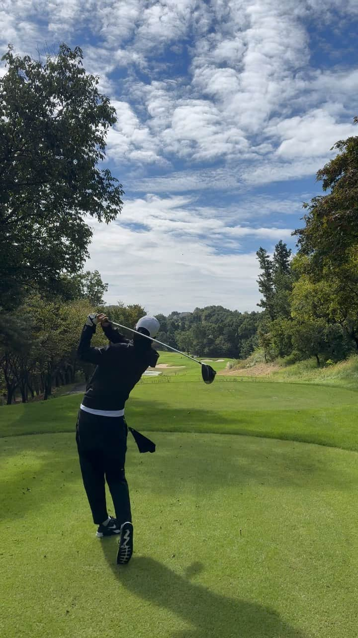 寺田拓哉のインスタグラム：「#🏌️‍♂️ 요즘 푹 빠진 골프 깨백 하고 싶은 골린이ㅎㅎ  最近ハマってるゴルフ 目標は100切り • • #골프 #취미 #ゴルフ #趣味」