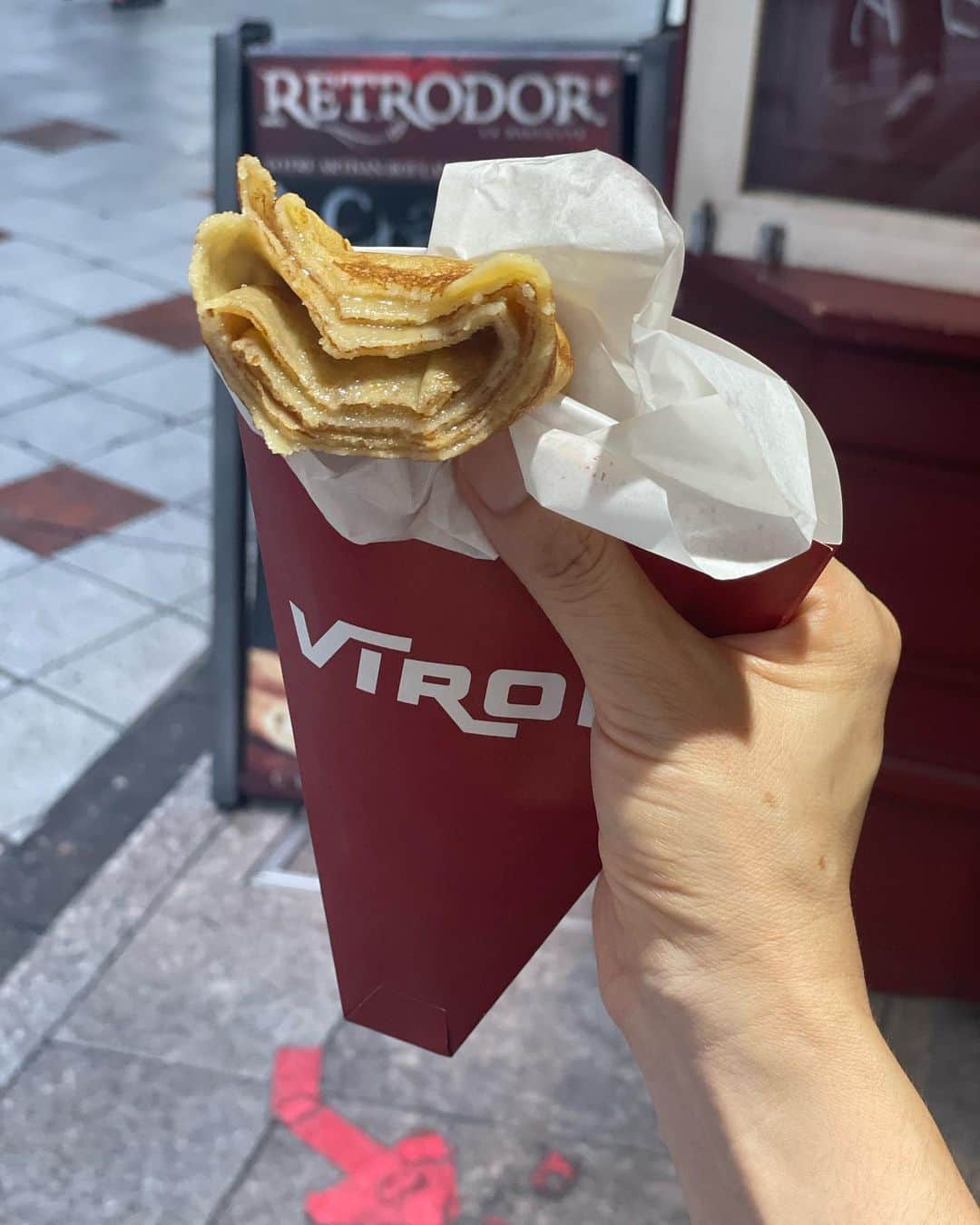 沢瀉美緒さんのインスタグラム写真 - (沢瀉美緒Instagram)「※ Love this crape @viron_brasserie  . @izumikimoto に伝染させちゃった クレープ❤️ . まだ涼しくなかった頃に さっくり食べに行ってきました🤭 . 食べられるスペースがないので わざわざ来てもらうには申し訳ないから もっぱらおひとり様🤭 . 昔は東急本店のついでに行けたけど 今は特にわざわざ行くところになってしまいました🤭 . あっという間になくなって胃袋に🥹 . . #viron渋谷 #viron #crape #クレープ屋さん ではないけど😅」9月26日 13時53分 - mio_omodaka