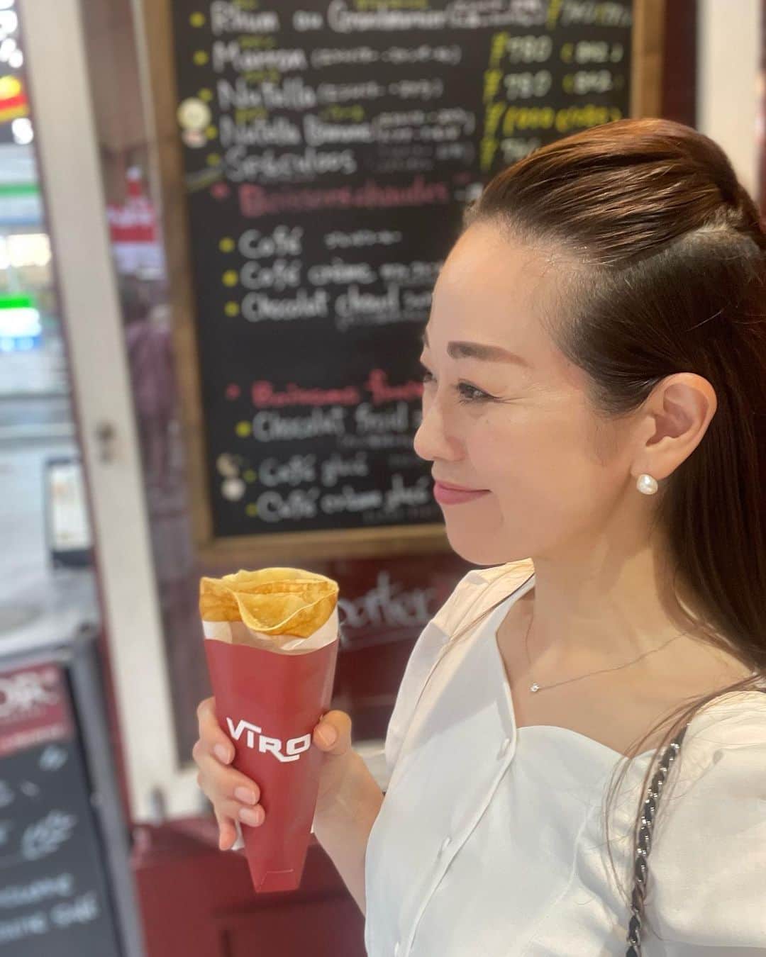 沢瀉美緒さんのインスタグラム写真 - (沢瀉美緒Instagram)「※ Love this crape @viron_brasserie  . @izumikimoto に伝染させちゃった クレープ❤️ . まだ涼しくなかった頃に さっくり食べに行ってきました🤭 . 食べられるスペースがないので わざわざ来てもらうには申し訳ないから もっぱらおひとり様🤭 . 昔は東急本店のついでに行けたけど 今は特にわざわざ行くところになってしまいました🤭 . あっという間になくなって胃袋に🥹 . . #viron渋谷 #viron #crape #クレープ屋さん ではないけど😅」9月26日 13時53分 - mio_omodaka