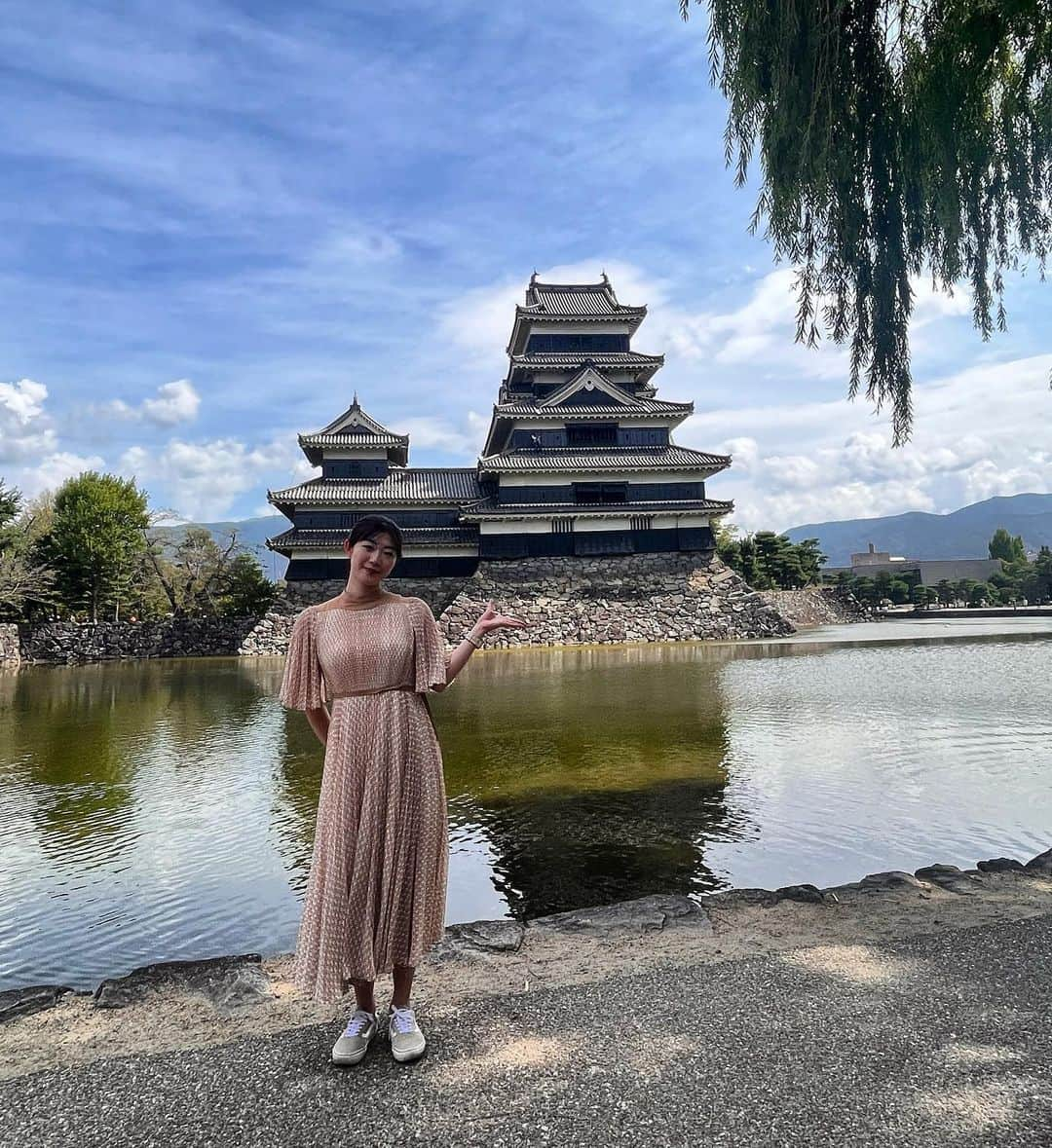 田名部生来さんのインスタグラム写真 - (田名部生来Instagram)「🏯 国宝、素晴らしかった。  母父私 足痛いの悪化しました。 (母、足の指骨折中) #石垣好き  #反省  #命懸け #傾斜こわい中挨拶してくれた小学生ありがとう」9月26日 13時51分 - mnkspnpn