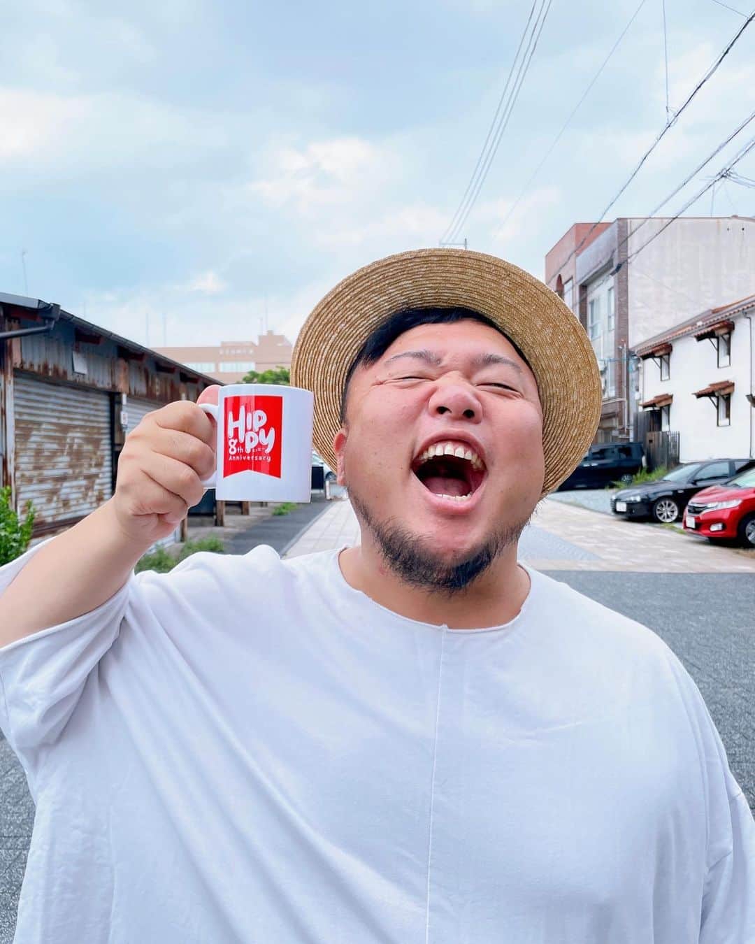 HIPPYのインスタグラム：「HIPPY NEW GOODS 9/27（水）19:00〜通販開始いたします♪  今回も大満足の仕上がりで たくさん届くと嬉しいです。  再販のHIPPY NEWグラスが売り切れ確実です。 ※生産中止により同じものが作れずでしたが デザインの太さや、グラスの大きさをアレンジし 再販が実現しました。  期間限定価格のグッズの展開してるので ぜひこのタイミングでゲットしてください♪  https://hippy0808.stores.jp/」