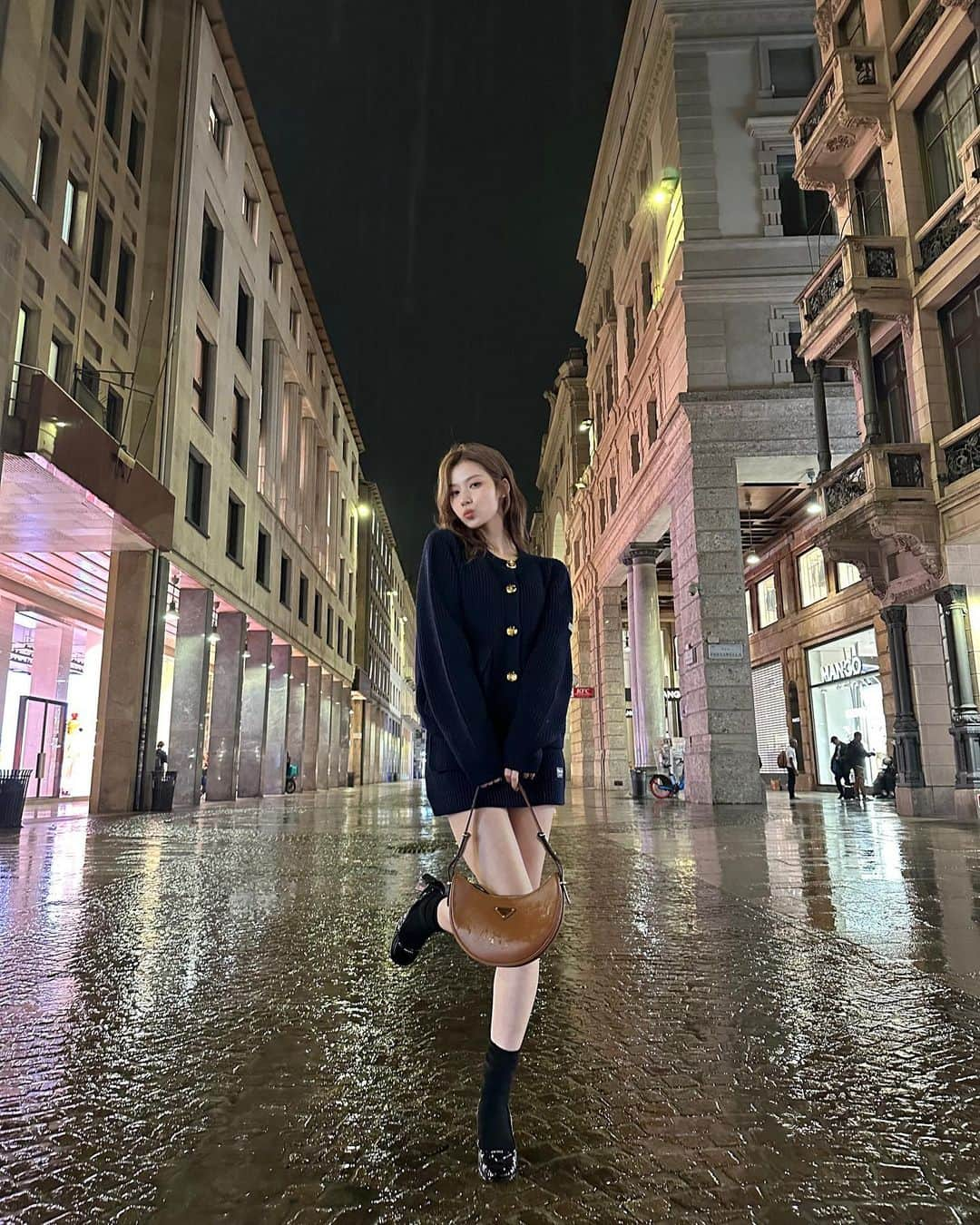 さなさんのインスタグラム写真 - (さなInstagram)「비오면 한번씩 맞아주기🌂🌧️」9月26日 14時16分 - m.by__sana