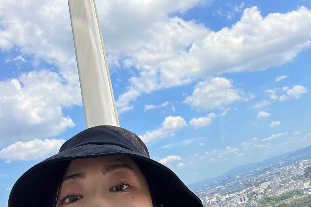木南晴夏さんのインスタグラム写真 - (木南晴夏Instagram)「もう夏も終わっちゃうのかー と思って写真見返してたら まあまあ夏を満喫してた  いい夏だったなと  🍧🌅🦟🐠☁️🎆🍧」9月26日 14時28分 - kinamitopan