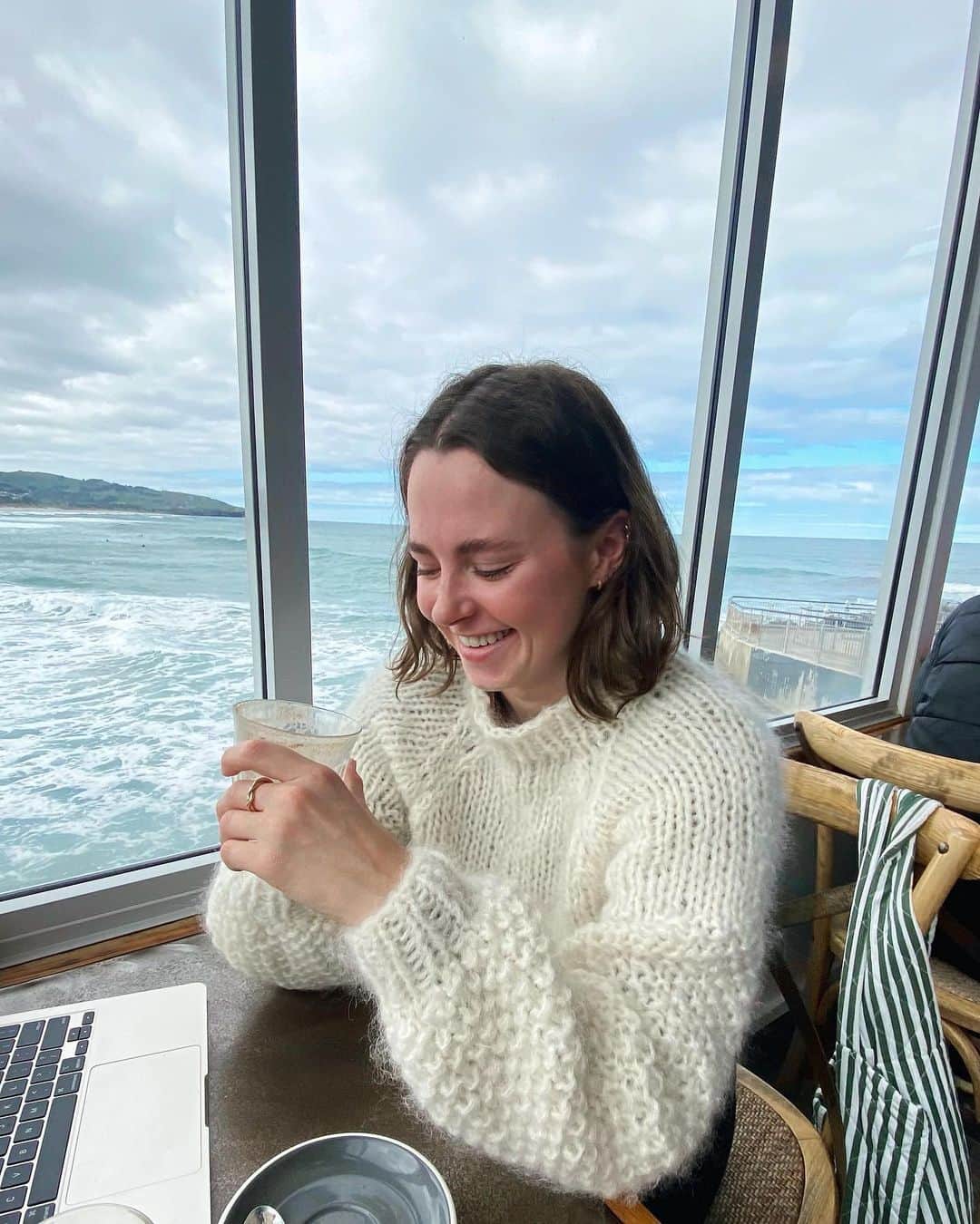 Anna Grimaldiのインスタグラム：「It’s ok, knit happens! Finally finished knitting my new favourite jumper 🧶  Yarn and pattern both by @touchyarnsnz」