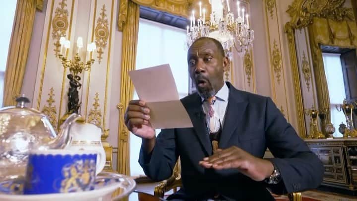 ロイヤル・ファミリーのインスタグラム：「Her Majesty The Queen sent this very special message to Sir Lenny Henry to launch the start of BBC 500 Words - a short story writing competition for children.  More on @bbcbreakfast  #BBC500Words2023」