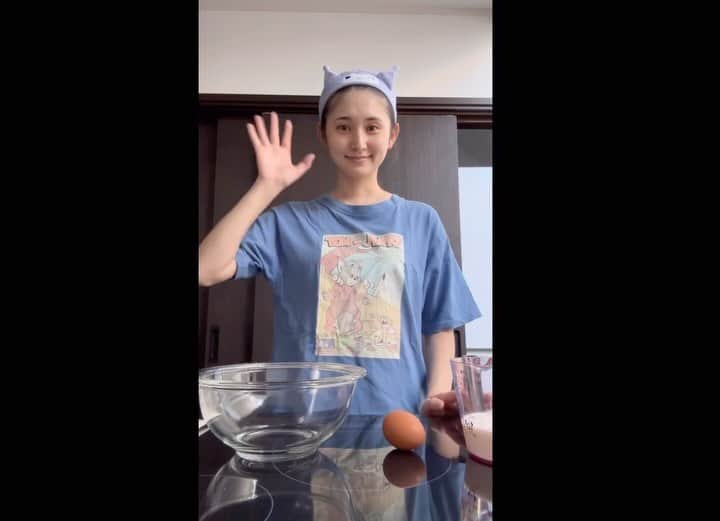 大久保聡美のインスタグラム：「料理苦手女子が ホットケーキ作った動画🥞🎥  1人で3枚は食いしん坊すぎた😋  #休日寝起き #料理 #料理初心者  #あたたかいめでご覧下さい」