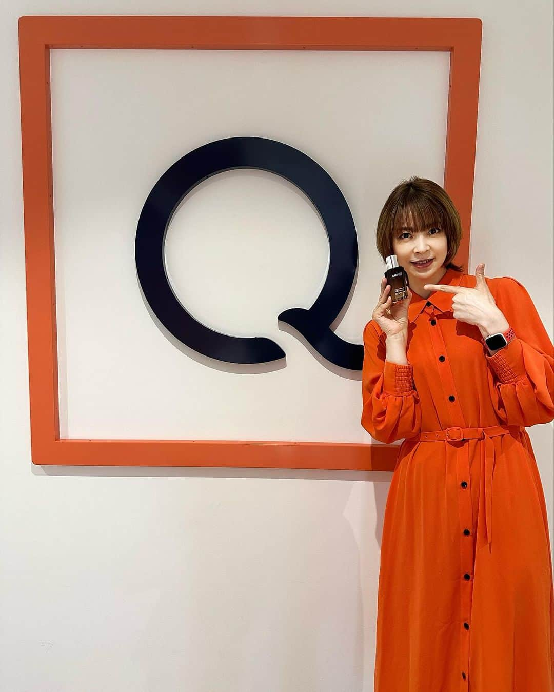 初嶺麿代さんのインスタグラム写真 - (初嶺麿代Instagram)「QVC生放送無事終了しました。 オンエアご覧の頂いた皆さま、ありがとうございました😊 宝塚時代、ノドケアのために愛用してきたプロポリス。 そんなプロポリスの美容液。RXトリプルプロポリスセラム QVCデビューでご紹介させていただきました。 お肌に良いものを 入れるケアと、 お肌に悪い刺激から守るケア。 このダブルケアができる〈美容液〉は、まさにワンランク上のラグジュアリーな美容液。年齢を重ねてゆくお肌にこそ、 ぜひお使い頂きたいです^_^  #QVC のサイトでご購入頂けたます #cnplaboratory #cnp #化粧品ブランド  #トリプルプロポリスセラム　 #宝塚og #エイジングケア美容液  #エイジングケア #美活」9月26日 14時51分 - hatsunemayo