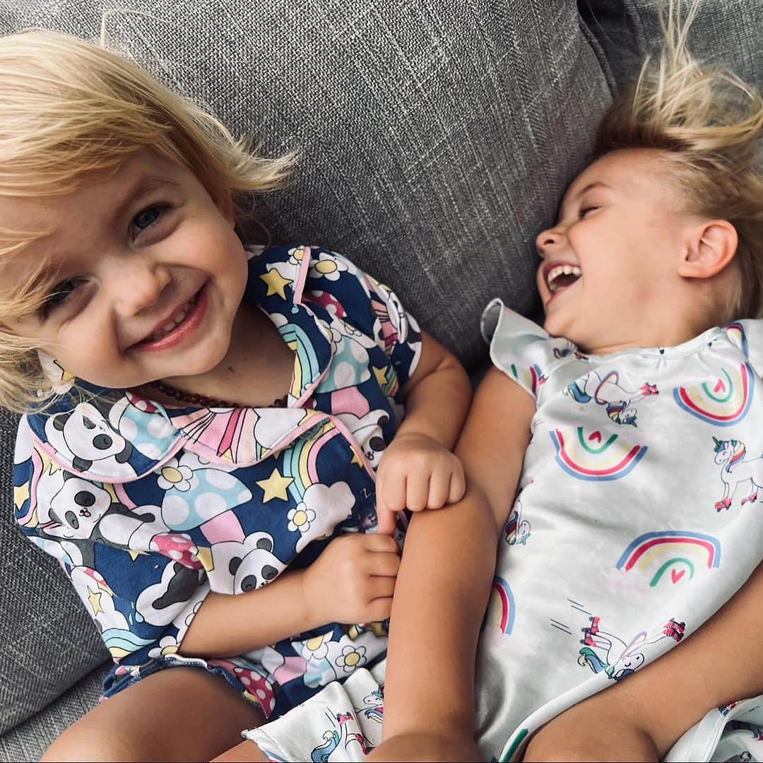 テリーサ・パーマーのインスタグラム：「All the lovely days spent with my daughters ☀️🌈🦄🧚🏻‍♂️ happy #internationaldaughtersday sometimes it doesn’t even feel real 🥹♥️」