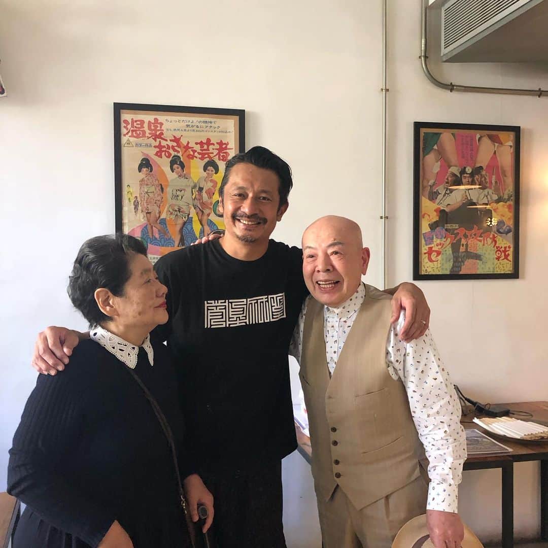石塚啓次のインスタグラム：「5年ぶりに巨匠！ 京都の大大大先輩！ お元気そうで！ またお待ちしてます！ ありがとうございました！  #銀座壬生 #石田廣義  #石塚啓次 #YouTube #宵宵祇園  #yoiyoigion  #ブエナビスタ #buenavista #ブエナビスタデポルテ #buenavistadeporte #バルセロナ」