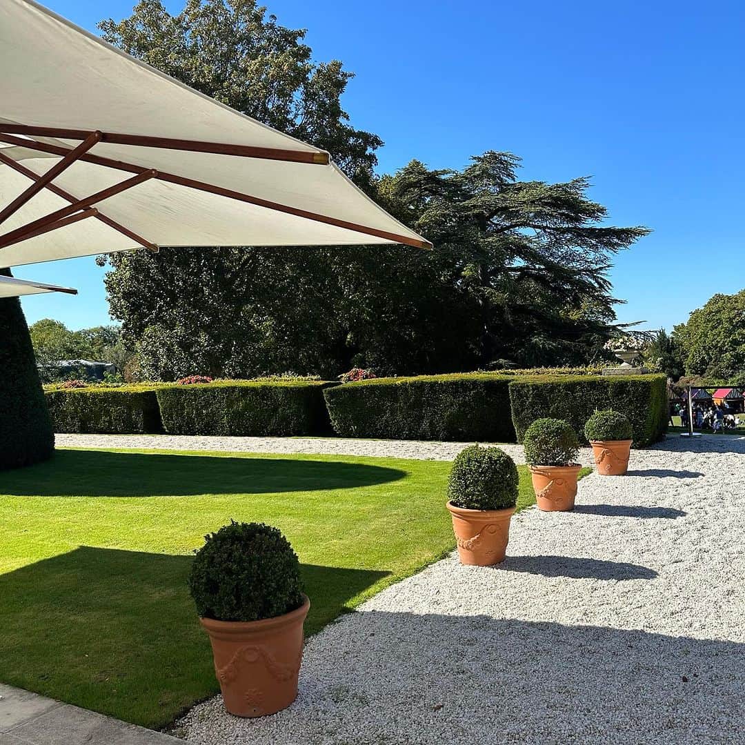 ウンセン・ウィリティパー・パックディープラソンのインスタグラム：「🌳🇫🇷🥂」