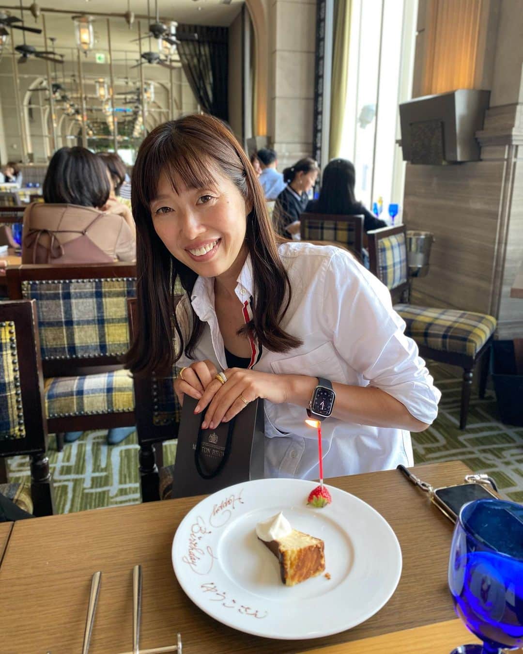 まゆまゆさんのインスタグラム写真 - (まゆまゆInstagram)「. みんなのお姉さん @yukoshibamoto ゆうこさん 遅くなりましたがお誕生日おめでとうございます🥳💓 いつも色々教えてもらってる☺️🫰 インスタの韓国ドラマレポ🫶めちゃくちゃ参考なるよ🥹 #オリエンタルホテル旧居留地」9月26日 15時18分 - 7mayu2mayu