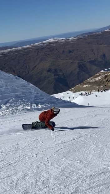 松本遥奈のインスタグラム：「気持ちが良い😌💓 📷 @takaharunakai  IN NZ #salomonsnowboardsjapan  #roxy #roxyjapan #roxysnow  #oakleyjapan #oakleysnowboarding」