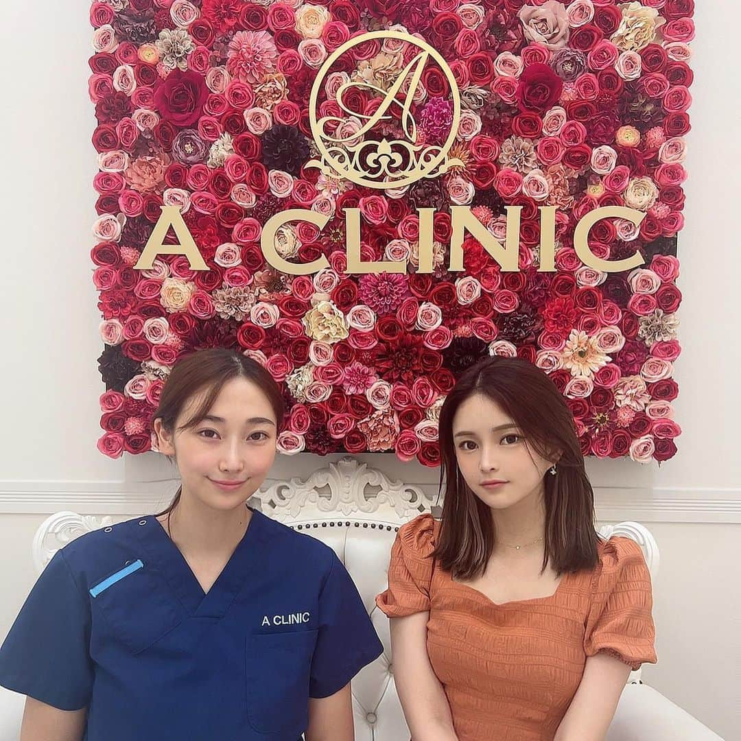 sayaさんのインスタグラム写真 - (sayaInstagram)「A clinic新宿院 @aclinic_shinjuku  の吉川彩先生  @aclinic_yoshikawa  に“1day小顔脂肪吸引”を施術していただいた経過✨  当日は麻酔が効いてて痛みはありませんでした！ ２日目からつっぱった感じはあったけど痛み止めもいただいていたので気にならない程度でした🫶 1週間経ってからはアザもなくなってフェイスライもスッキリ🥹✨ 気になってた部分だから凄く嬉しい🫶💓 フェイスラインのたるみを無くしたい方オススメです✨  前回のスマイルリップもまたやりたいなぁ🫶  #aclinic #aクリニック #エークリニック #aclinic銀座 #aclinic横浜 #aclinic新宿  #aclinic名古屋 #aclinic大阪 #aclinic福岡 #aclinic池袋  #aclinic仙台 #美容外科 #美容皮膚科  #1day小顔脂肪吸引 #1day小顔 #脂肪吸引 #小顔 #美肌 #二重あご #フェイスライン  #糸リフト #aスレッド #顔痩せ #部分やせ #小顔整形 #小顔になりたい #横顔美人 #吉川彩」9月26日 15時21分 - chacha_maru425