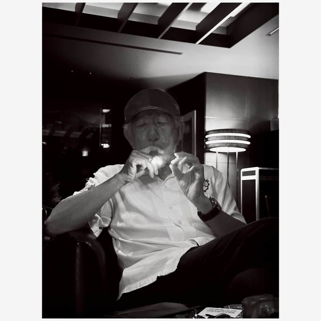 岸田一郎さんのインスタグラム写真 - (岸田一郎Instagram)「名古屋出張 30％引きは大きいよな 高齢者メリットに 葉巻 喫い喫い ほくそ笑むおっさん・・」9月26日 15時24分 - kishidaichiro