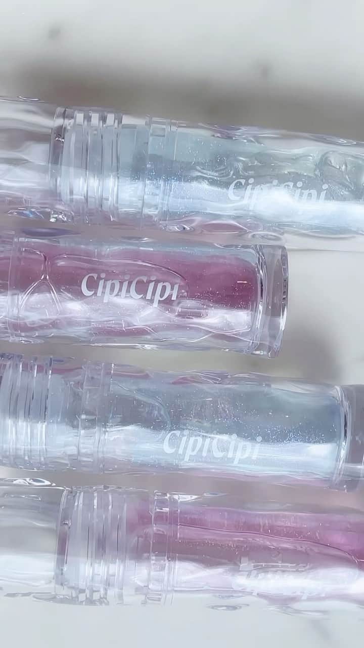 のインスタグラム：「CipiCipiの新作ぷるつやリップが可愛すぎる #PR  #cipicipi #シピシピ #ふくれな #リップ #ティント #ツヤリップ #ティントリップ #プランパー #リッププランパー #コスメ #コスメレポ #コスメ紹介 #コスメ好きさんと繋がりたい #ブルベコスメ #イエベメイク」
