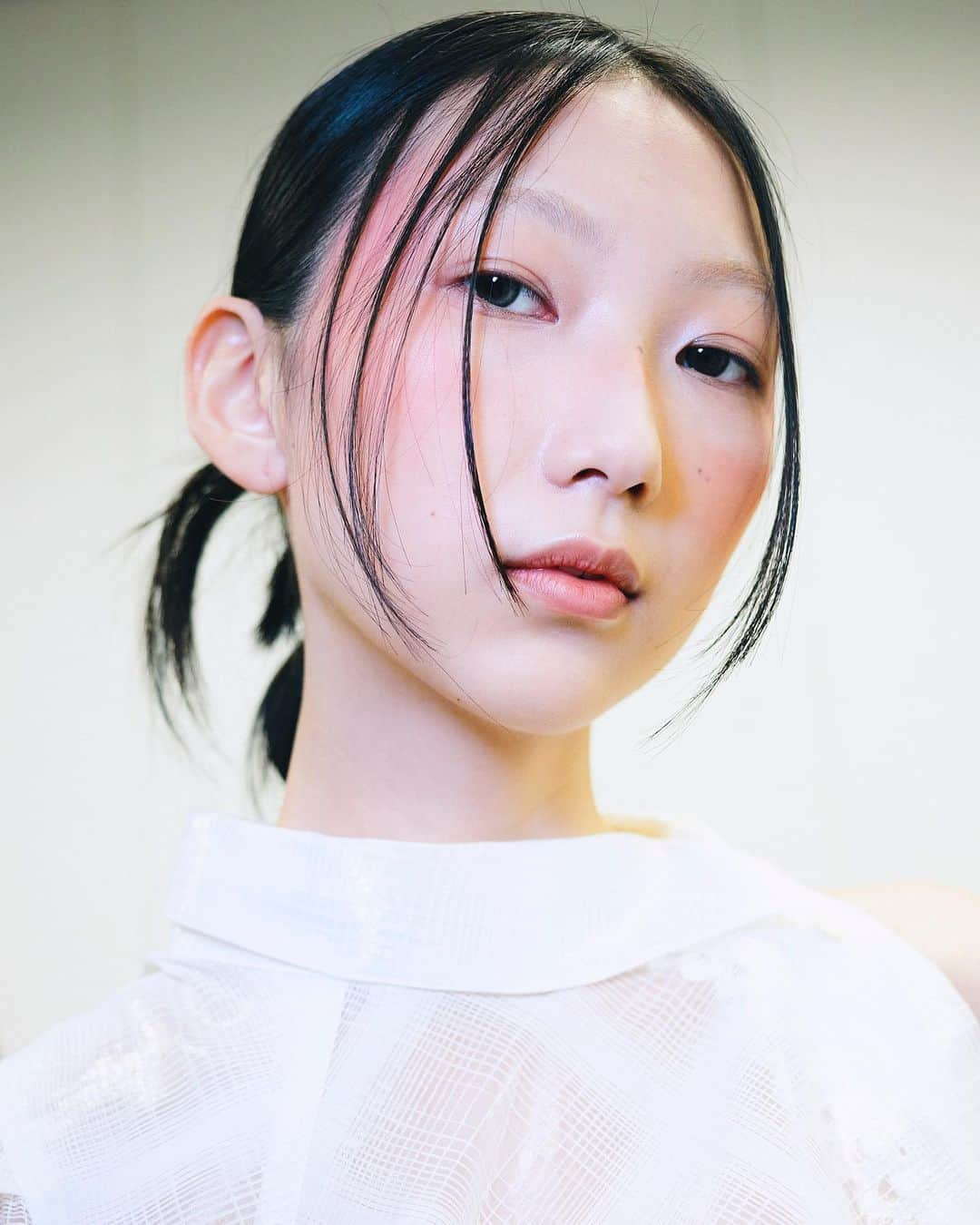 資生堂 さんのインスタグラム写真 - (資生堂 Instagram)「TWEO 24SS Rakuten Fashion week runway “the fracture of” @tweo_official    Hair led by 門馬 宏一 @momma_kouichi  Makeup led by 阿保 麻都香　@abo_hm_works    #RakutenFWT #2024ss #tokyofashion #fashion #beauty #shiseidohma #kouichimonma #madokaabo #資生堂ヘアメイクアップアーティスト #門馬宏一 #阿保麻都香」9月26日 15時26分 - shiseido_hma