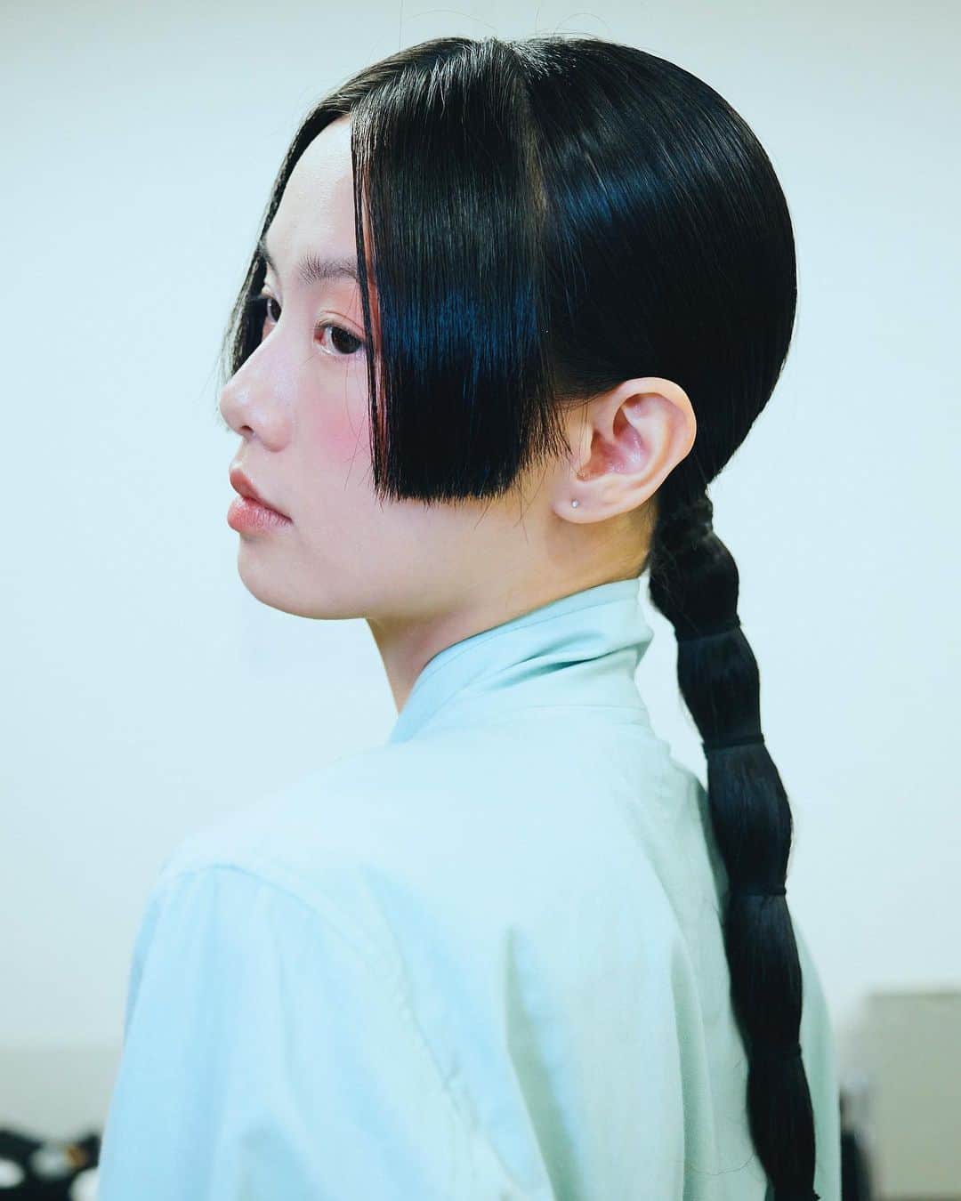 資生堂 さんのインスタグラム写真 - (資生堂 Instagram)「TWEO 24SS Rakuten Fashion week runway “the fracture of” @tweo_official    Hair led by 門馬 宏一 @momma_kouichi  Makeup led by 阿保 麻都香　@abo_hm_works    #RakutenFWT #2024ss #tokyofashion #fashion #beauty #shiseidohma #kouichimonma #madokaabo #資生堂ヘアメイクアップアーティスト #門馬宏一 #阿保麻都香」9月26日 15時26分 - shiseido_hma