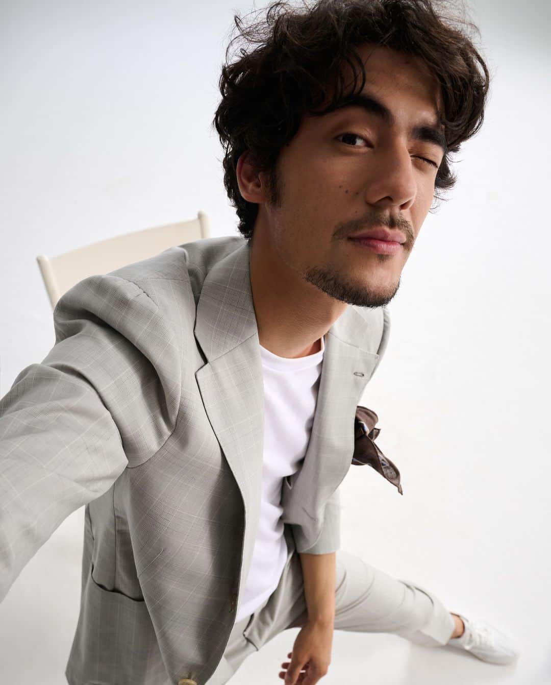 のインスタグラム：「Combine style, performance and comfort with our MILLENNIAL® Collection.  #dormeuil #luxurytailoring #tailormade #luxuryfabrics #bespoketailoring #luxurynaturalfibers #ethicalcloth #sustainablefashion #sustainableluxury #1842paris #millennial」