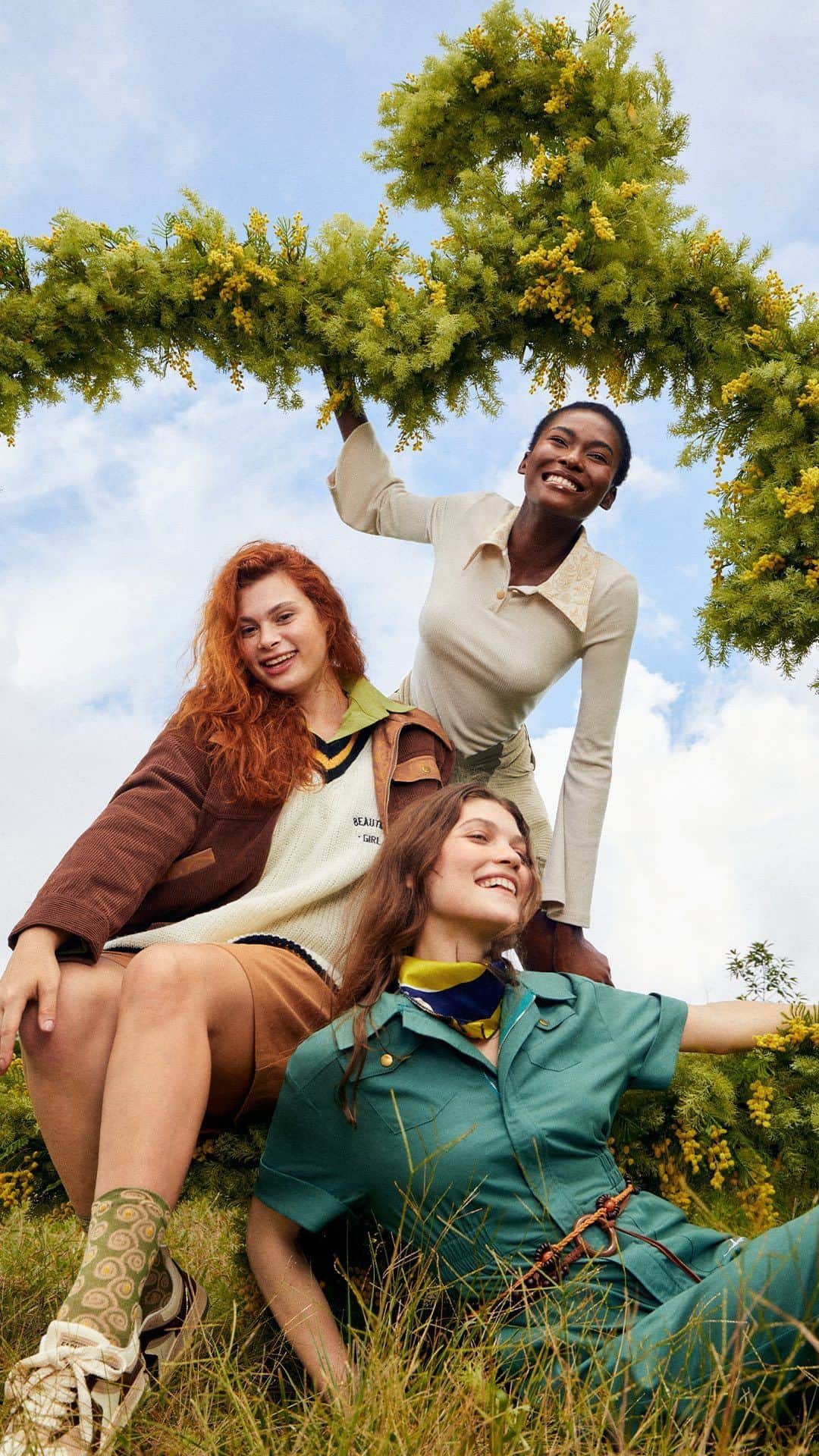 SHEINのインスタグラム：「Big news alert! SHEIN has joined forces with 6 amazing emerging designers to bring you all-new SHEIN X collections. Prepare to explore styles you‘ll love designed with lower  impact in mind!  @jacquelinecity @TheModernAlien @obviouslyvintage @jadeillustrations_ @ankewonder @lillian.butterworth @farahnazny @farahnazthedesigner.   🔗:https://shein.shop/w2aiyse  #evoluSHEIN #SHEINX #SHEIN #evolvingfashion」